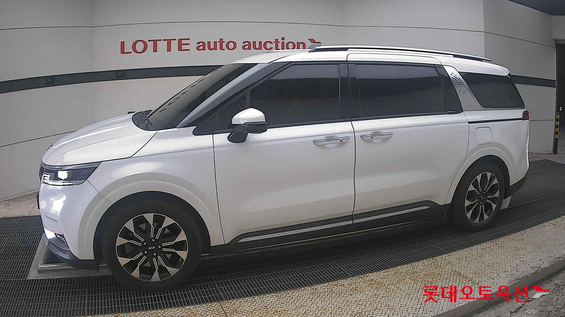 2021 - kia carnival