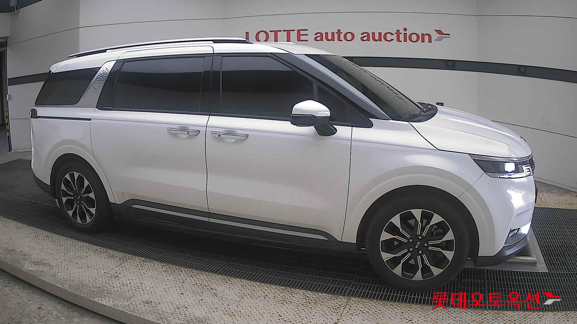 2021 - kia carnival