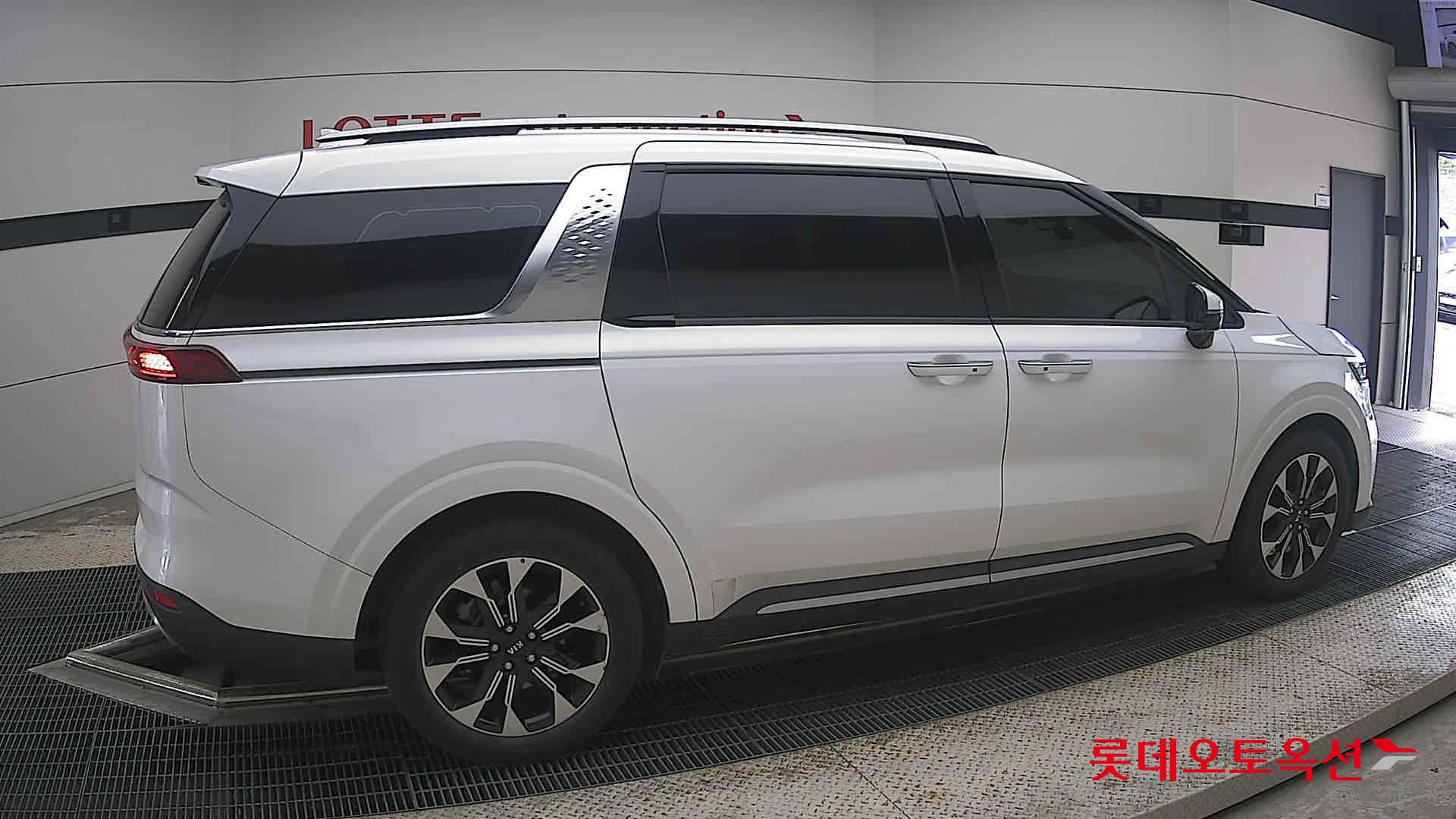 2021 - kia carnival