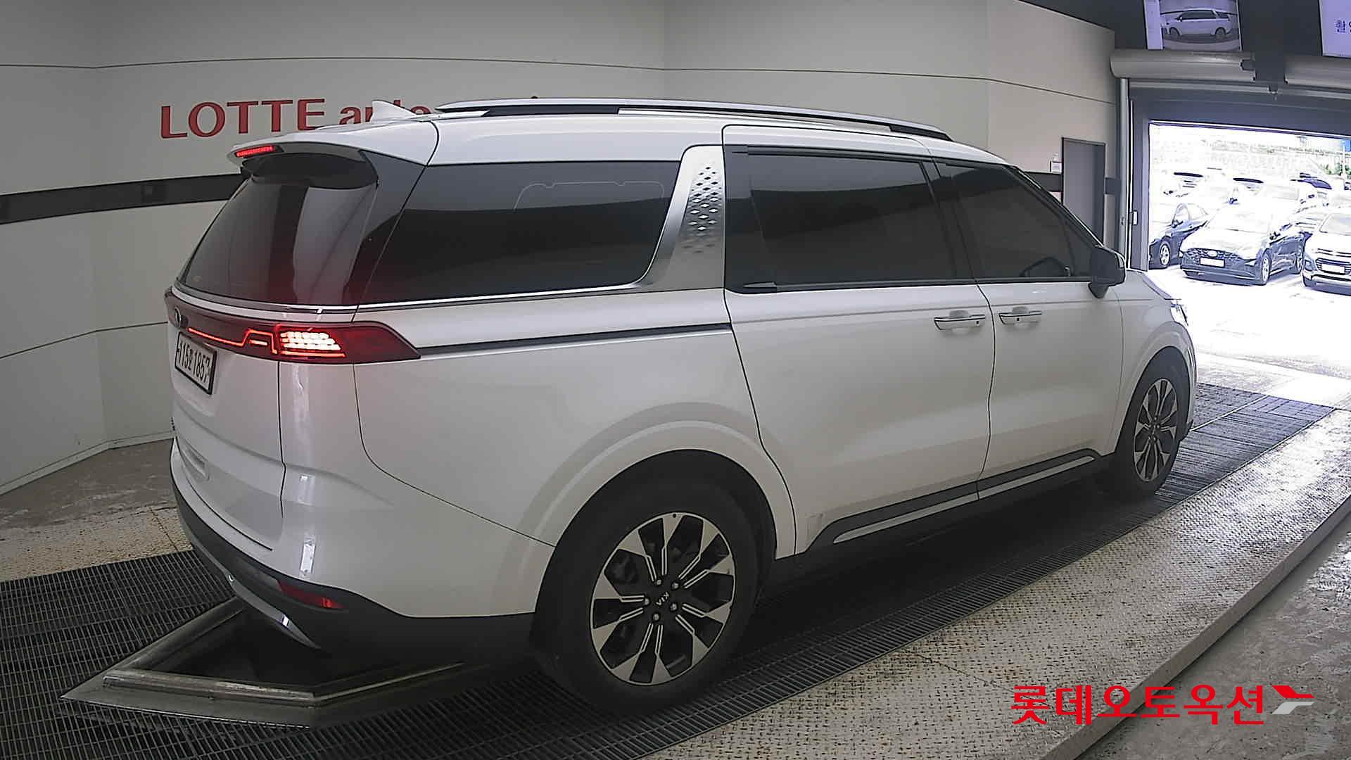 2021 - kia carnival