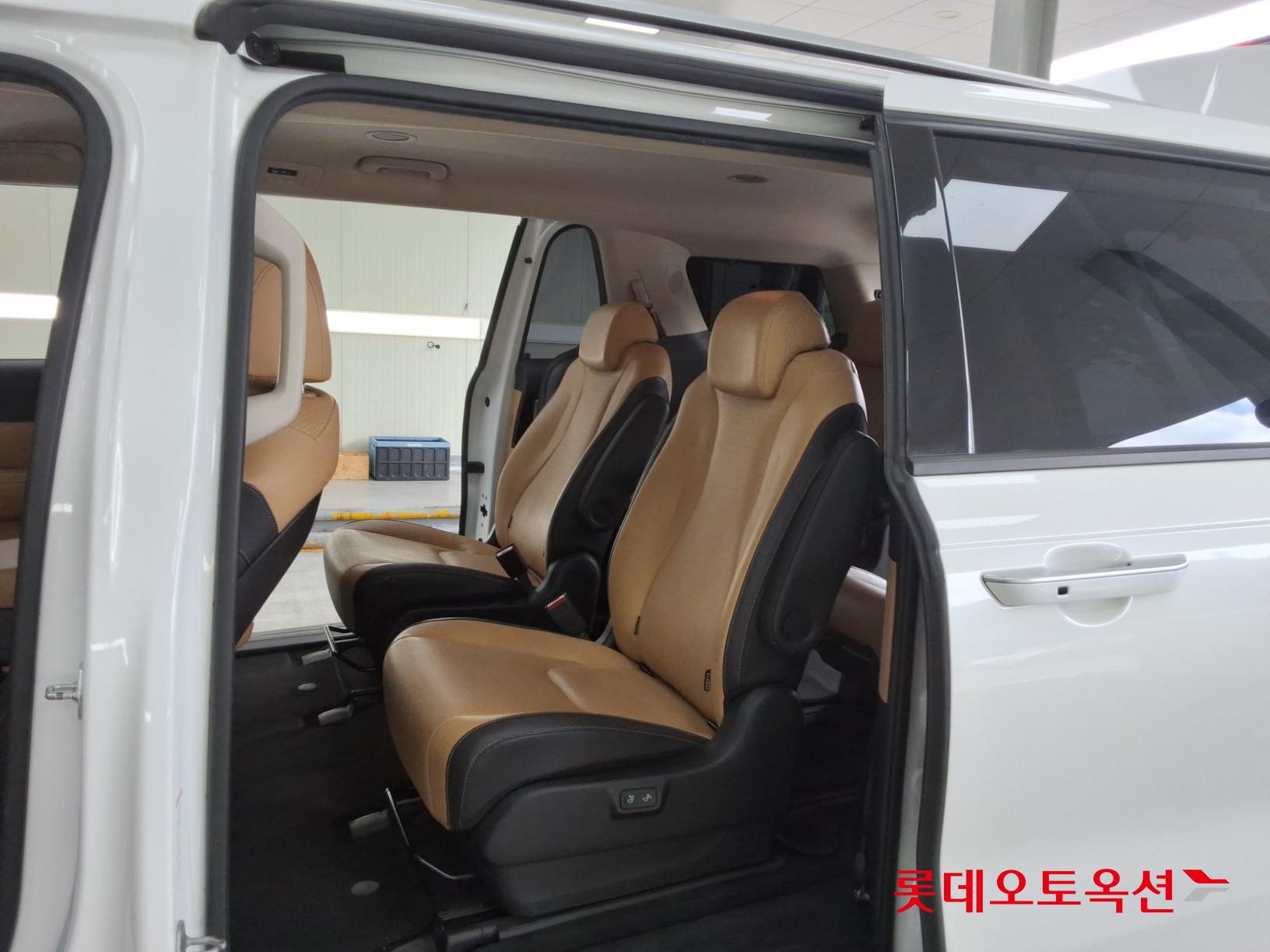 2021 - kia carnival
