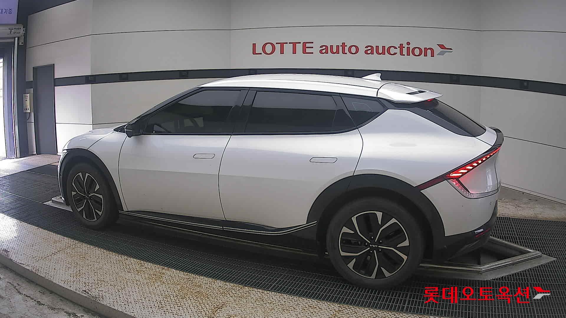 2022 - kia ev6