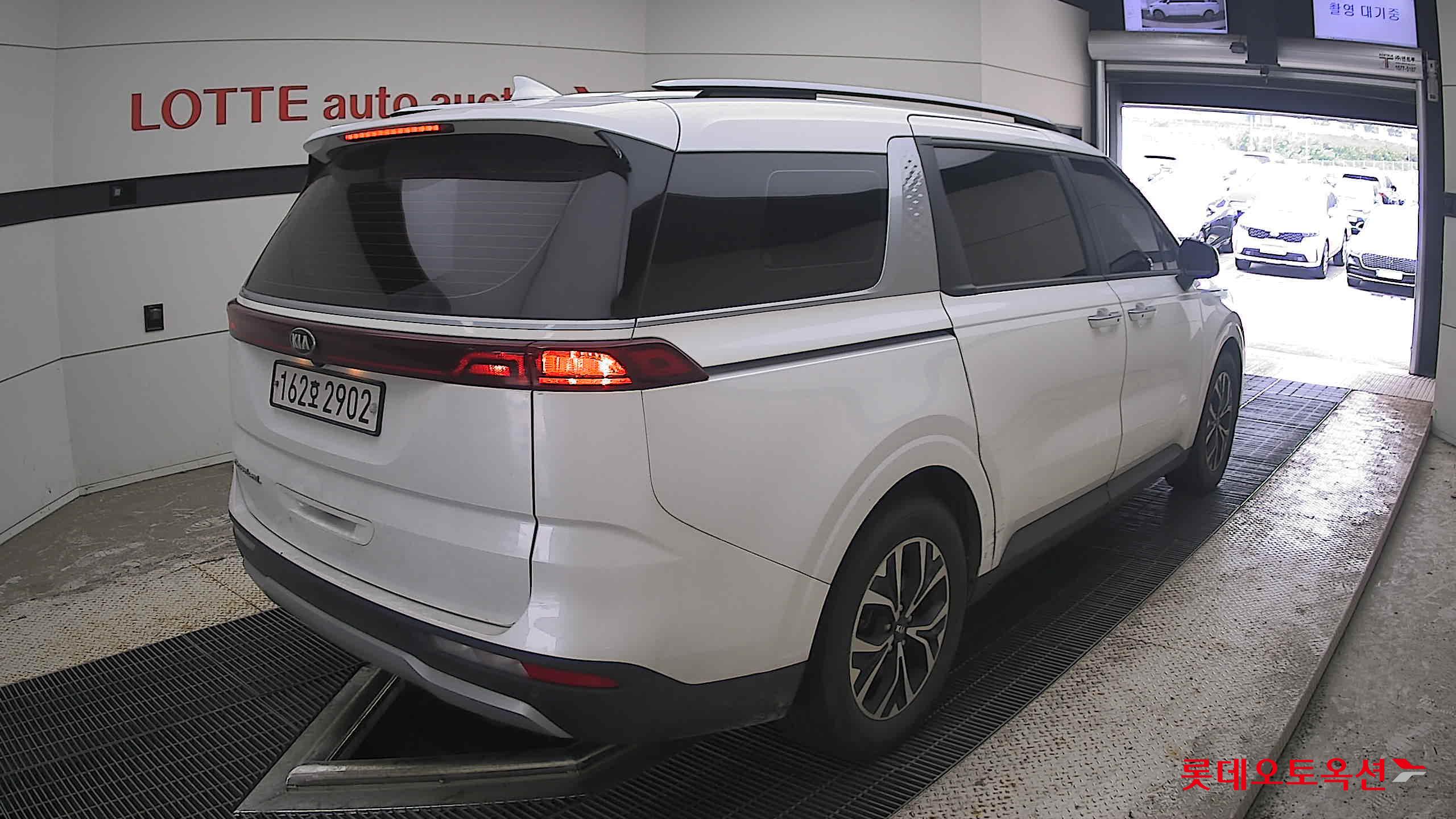 2021 - kia carnival