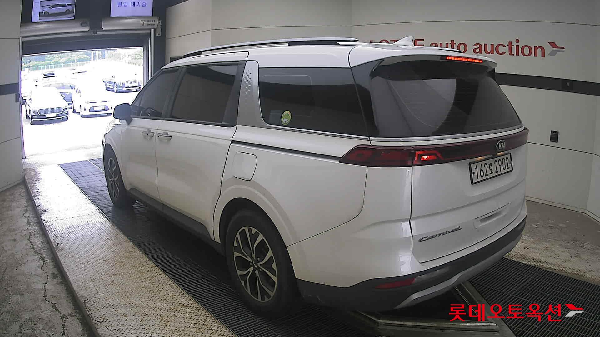 2021 - kia carnival