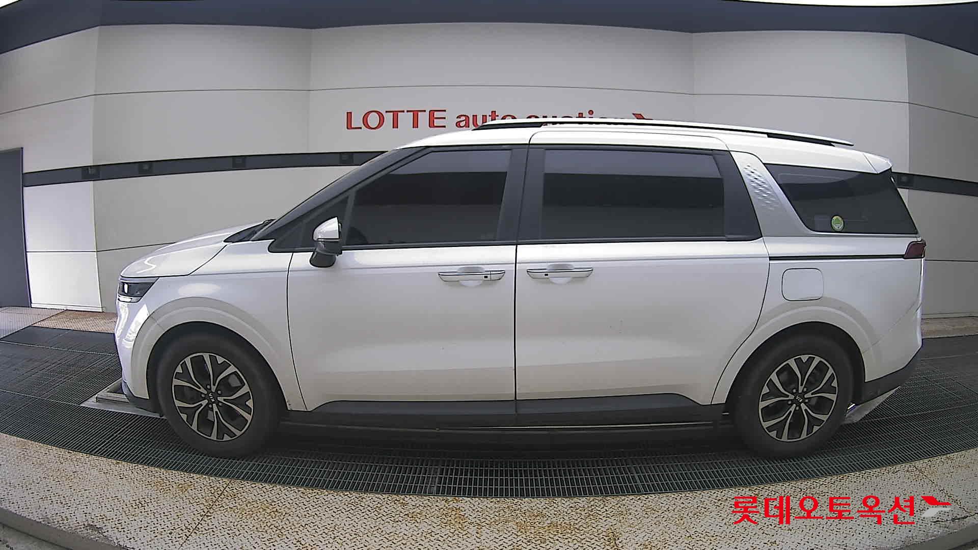 2021 - kia carnival