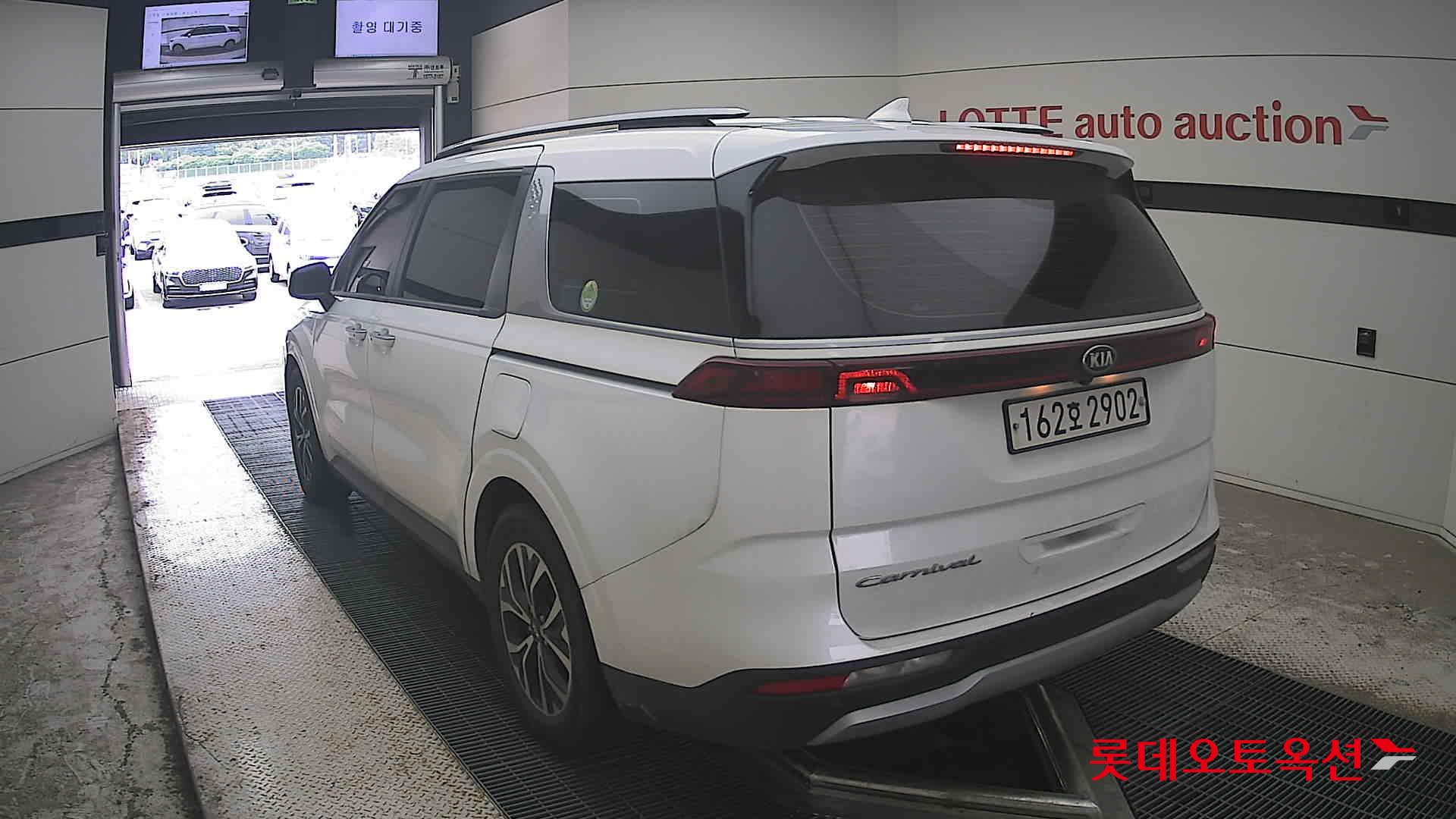 2021 - kia carnival
