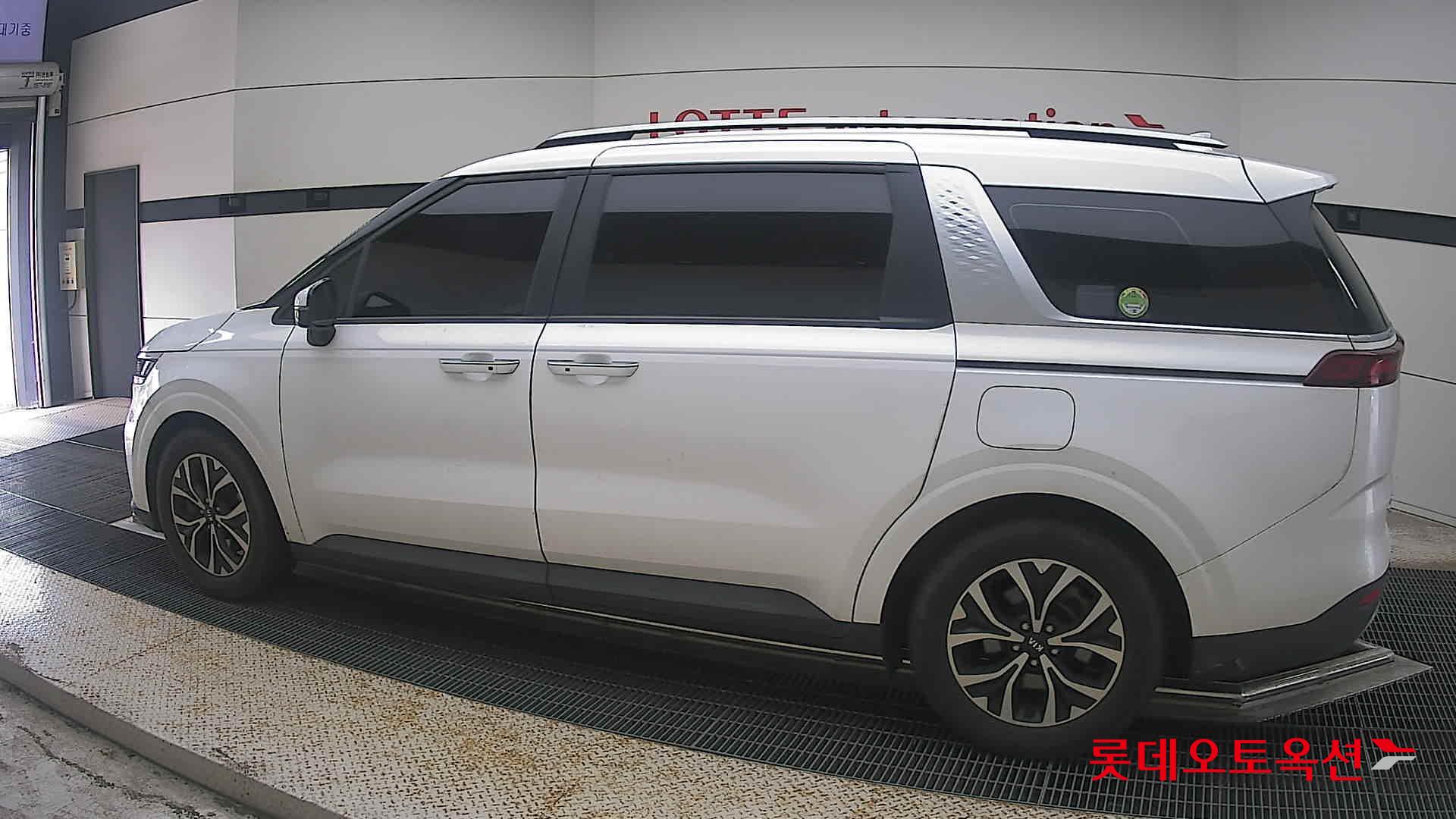 2021 - kia carnival