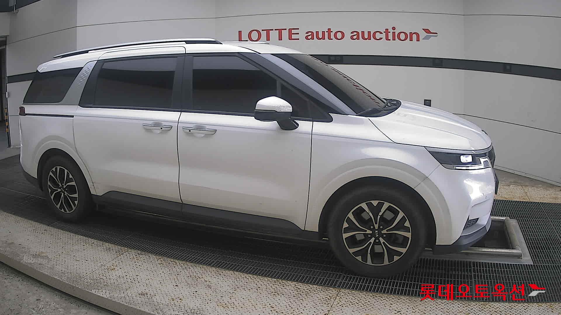 2021 - kia carnival