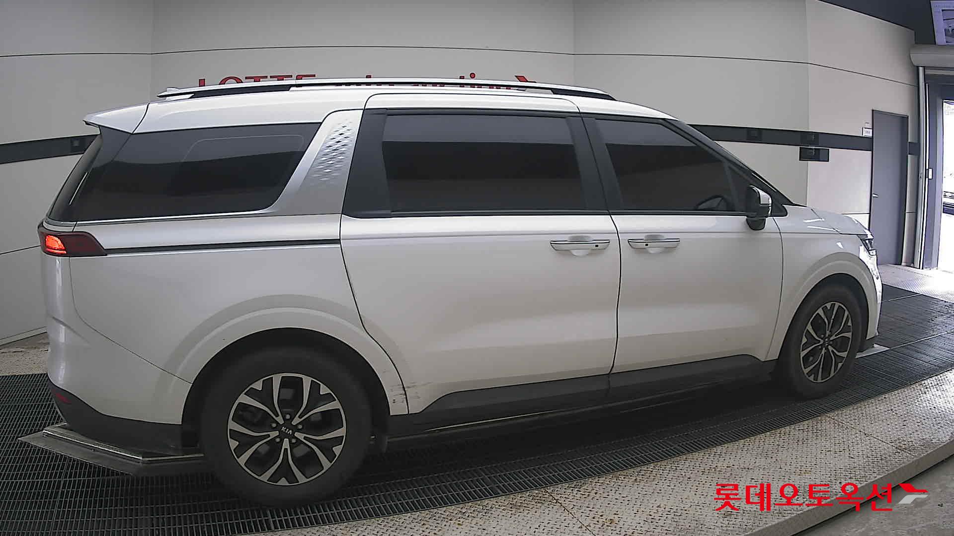 2021 - kia carnival