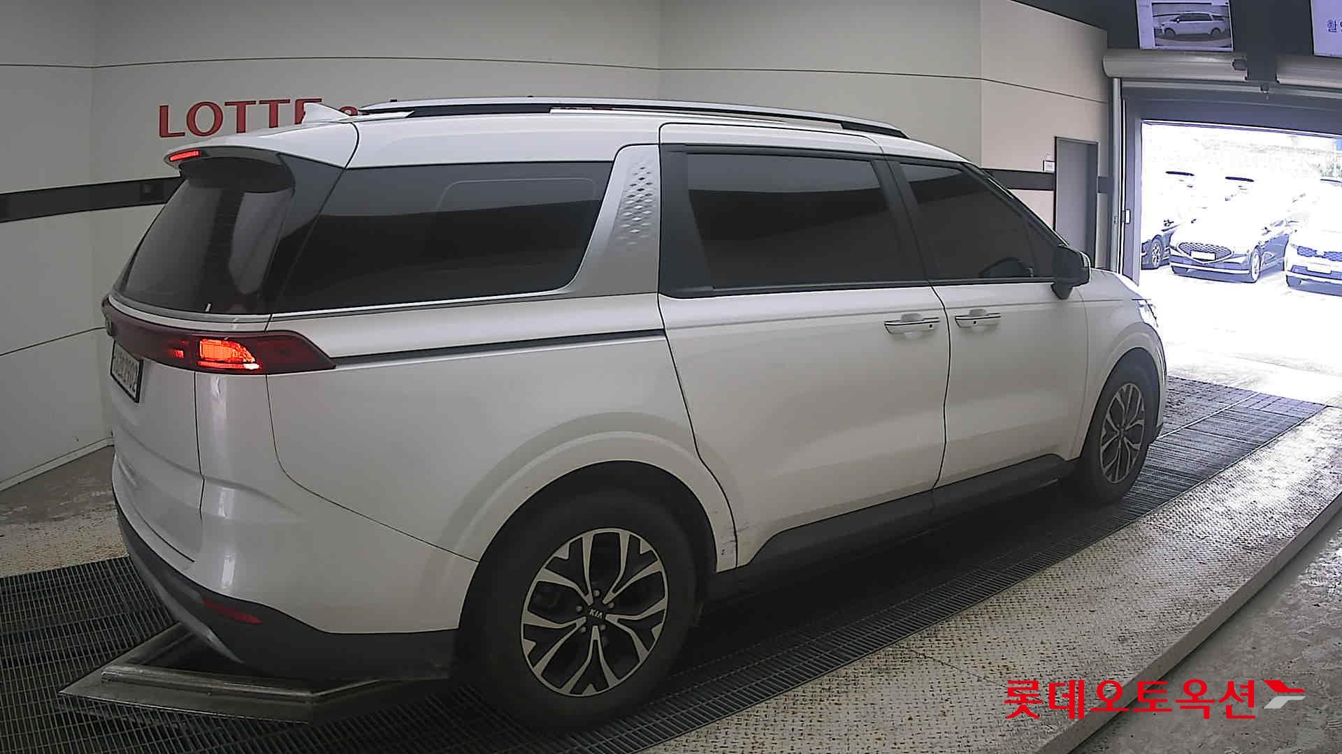 2021 - kia carnival