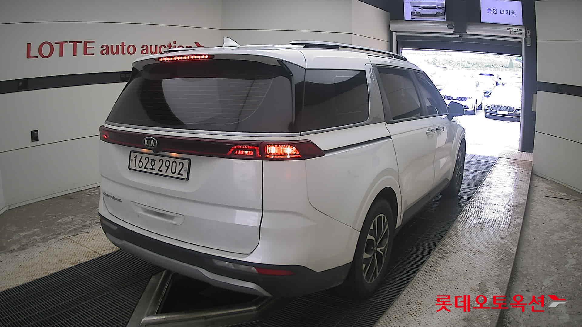 2021 - kia carnival