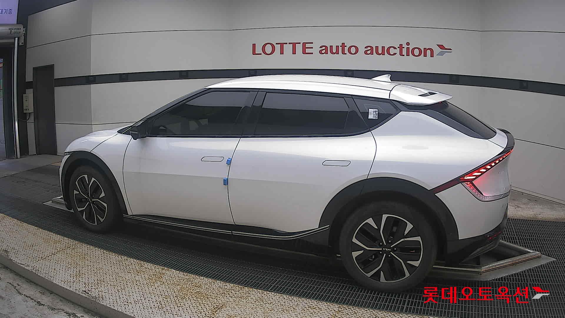 2022 - kia ev6