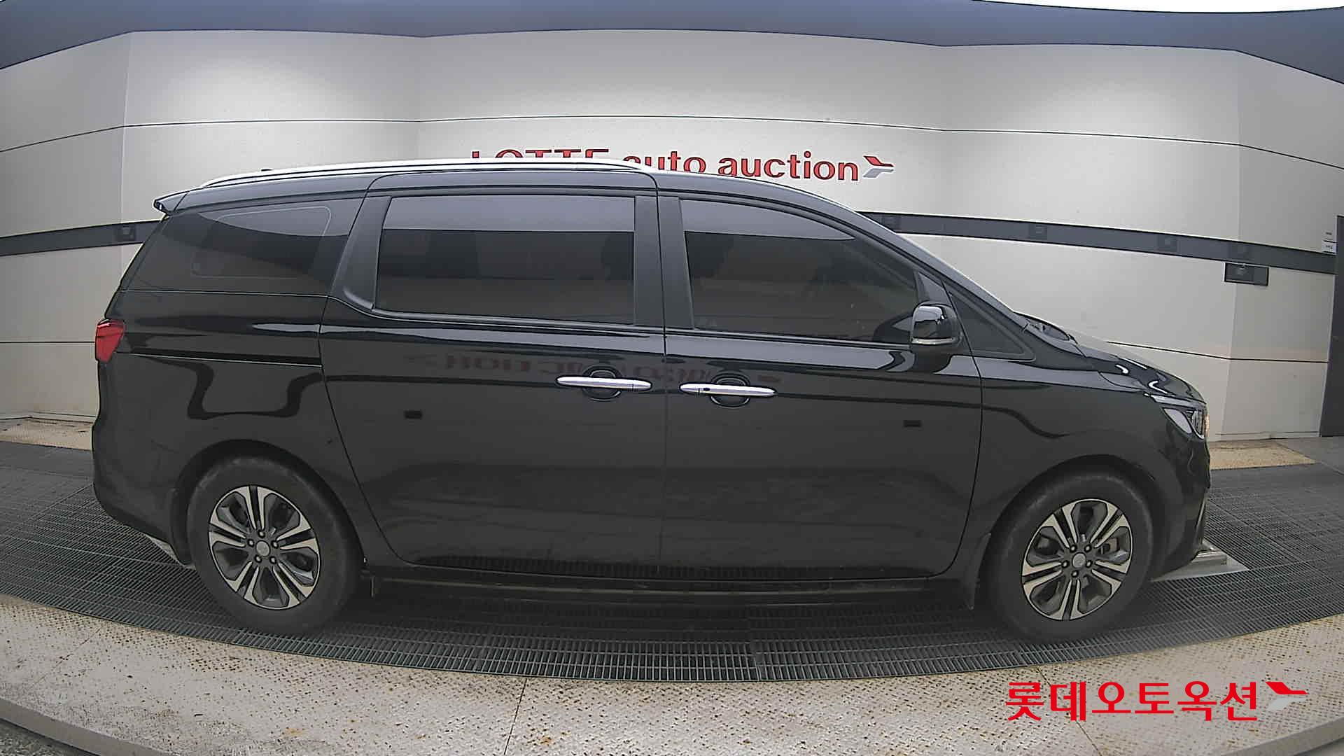 2020 - kia carnival