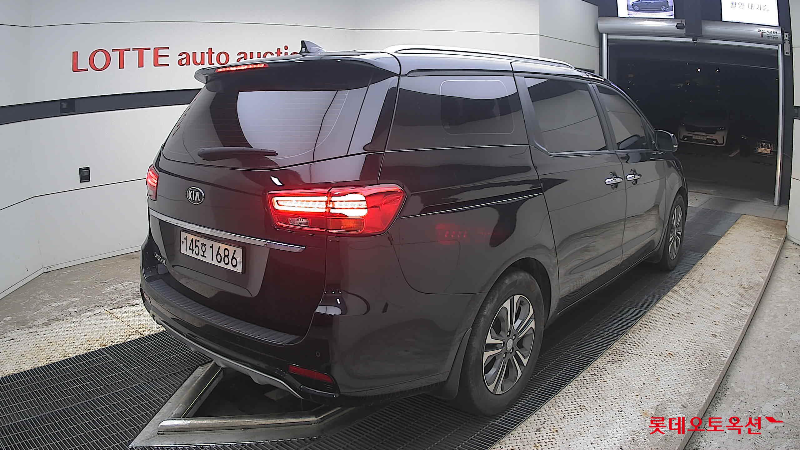 2020 - kia carnival
