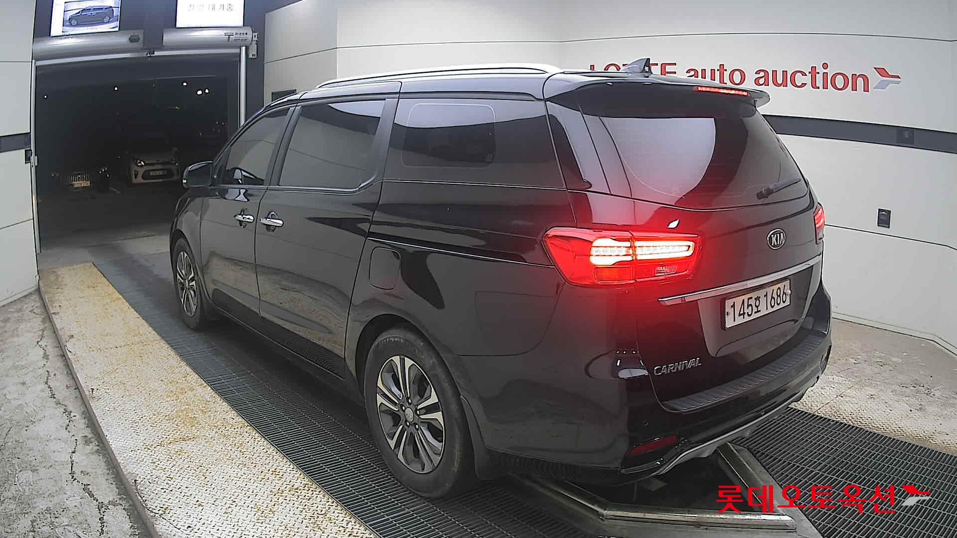2020 - kia carnival