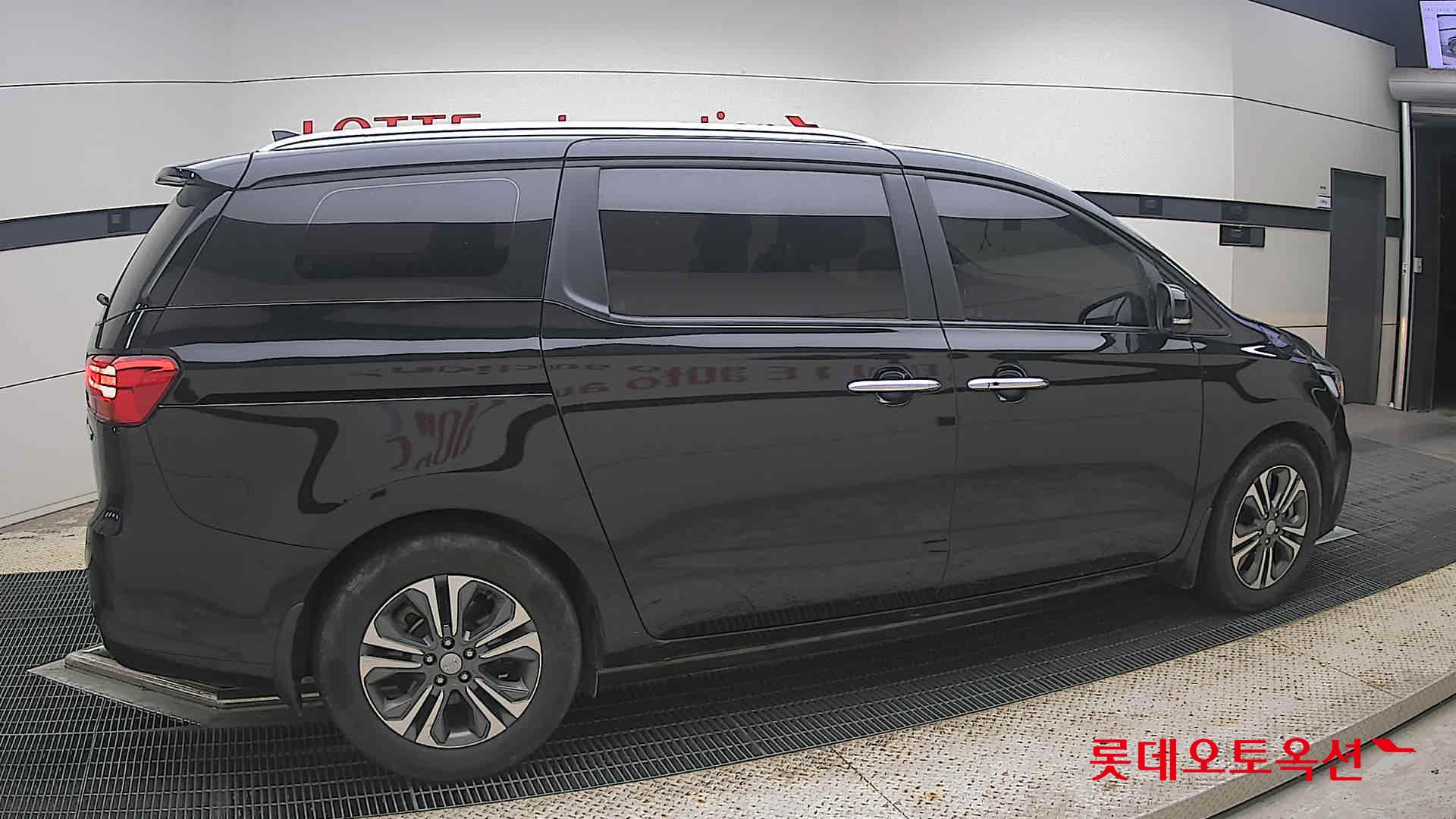 2020 - kia carnival