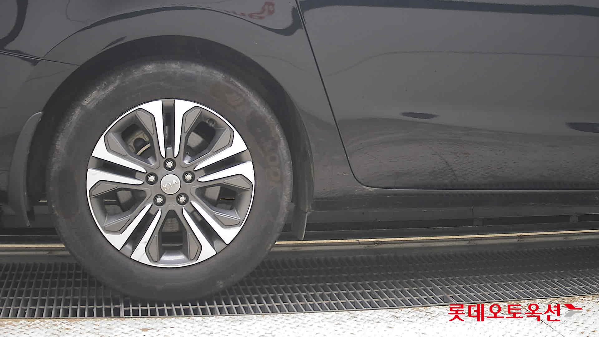 2020 - kia carnival