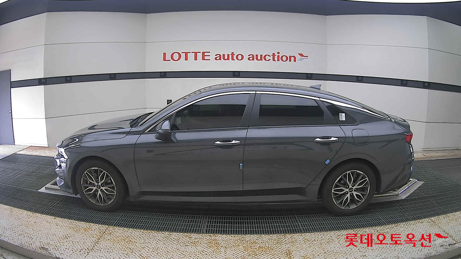 2022 - kia k5
