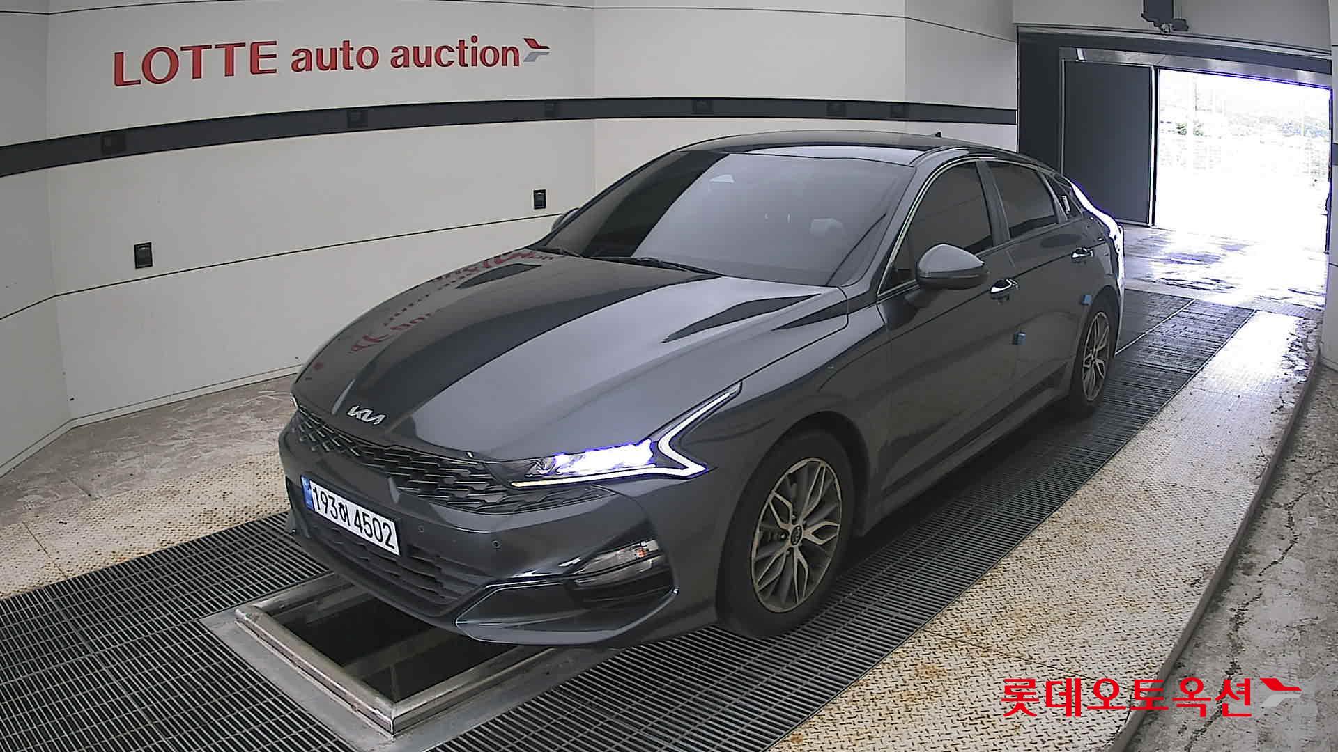 2022 - kia k5