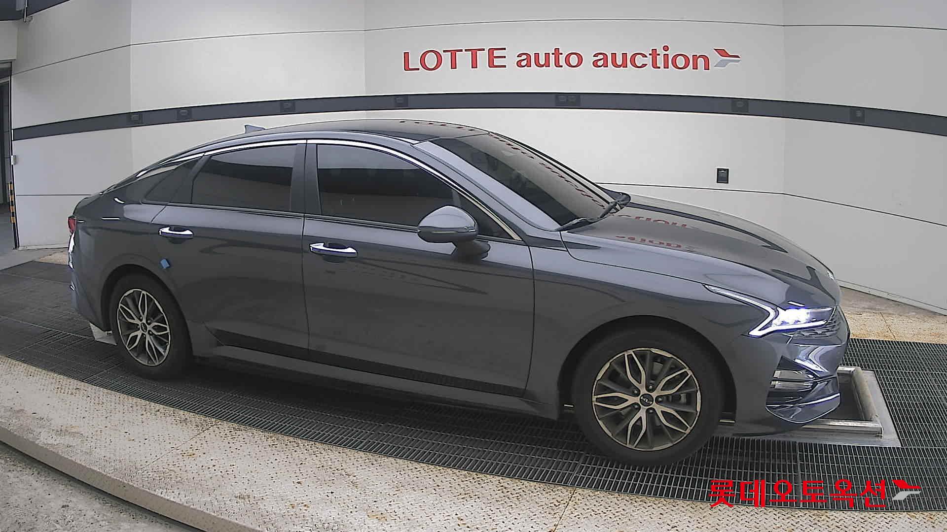 2022 - kia k5