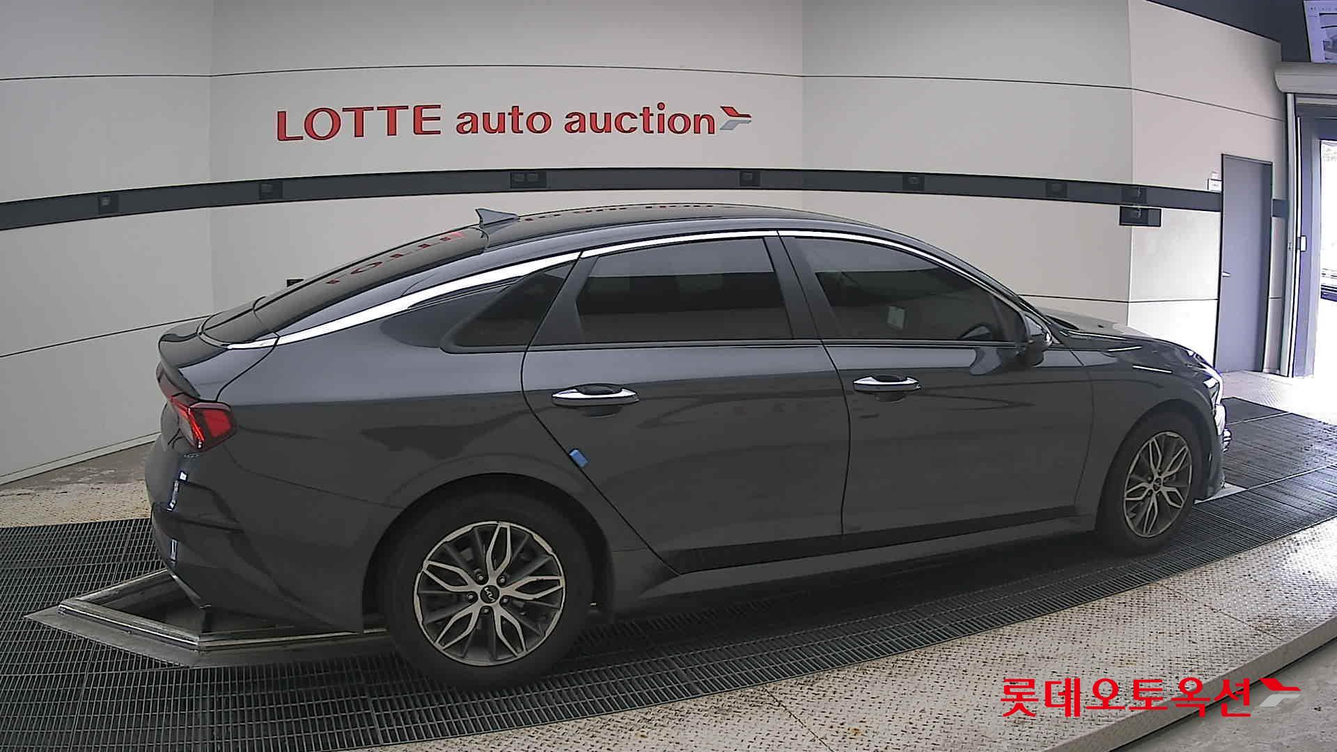 2022 - kia k5