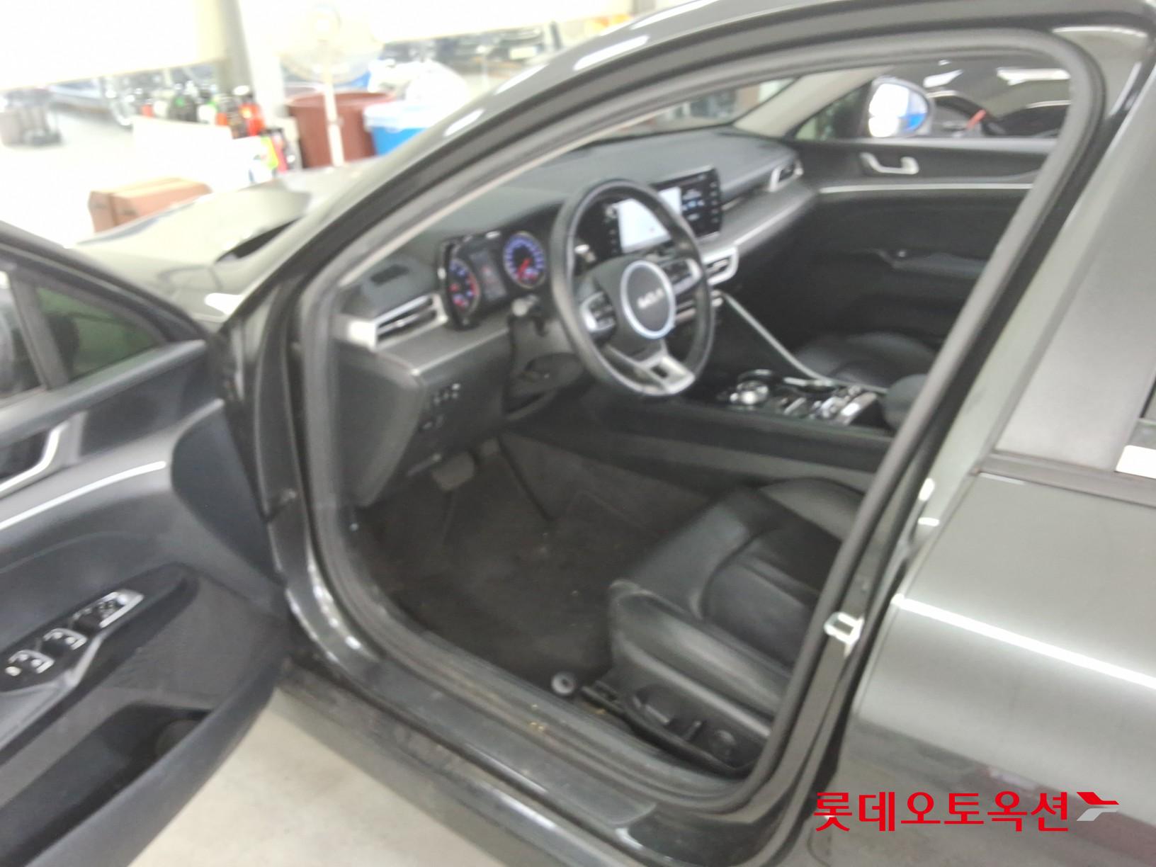2022 - kia k5