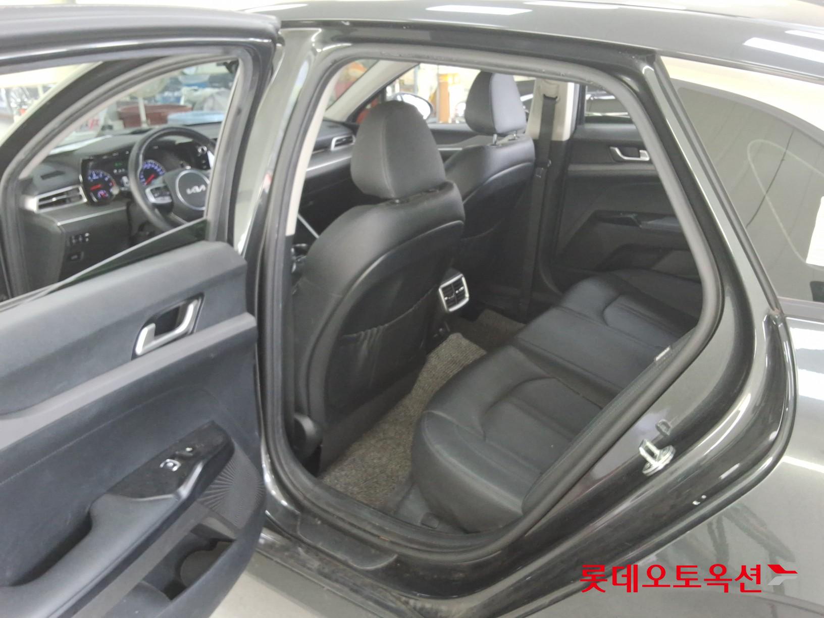 2022 - kia k5