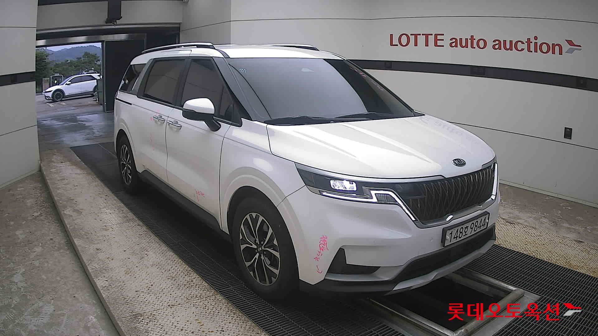 2021 - kia carnival