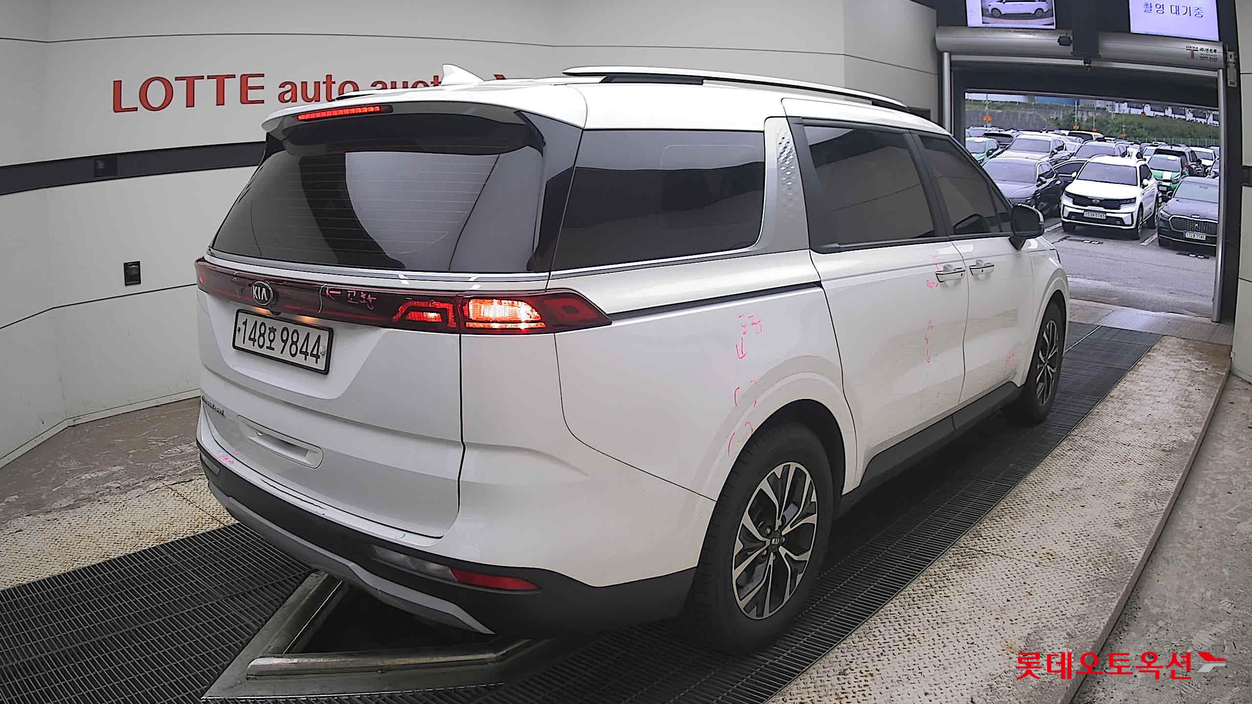 2021 - kia carnival