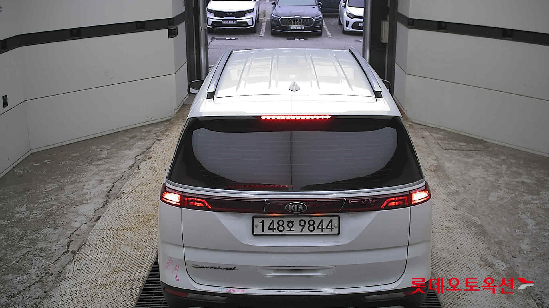 2021 - kia carnival