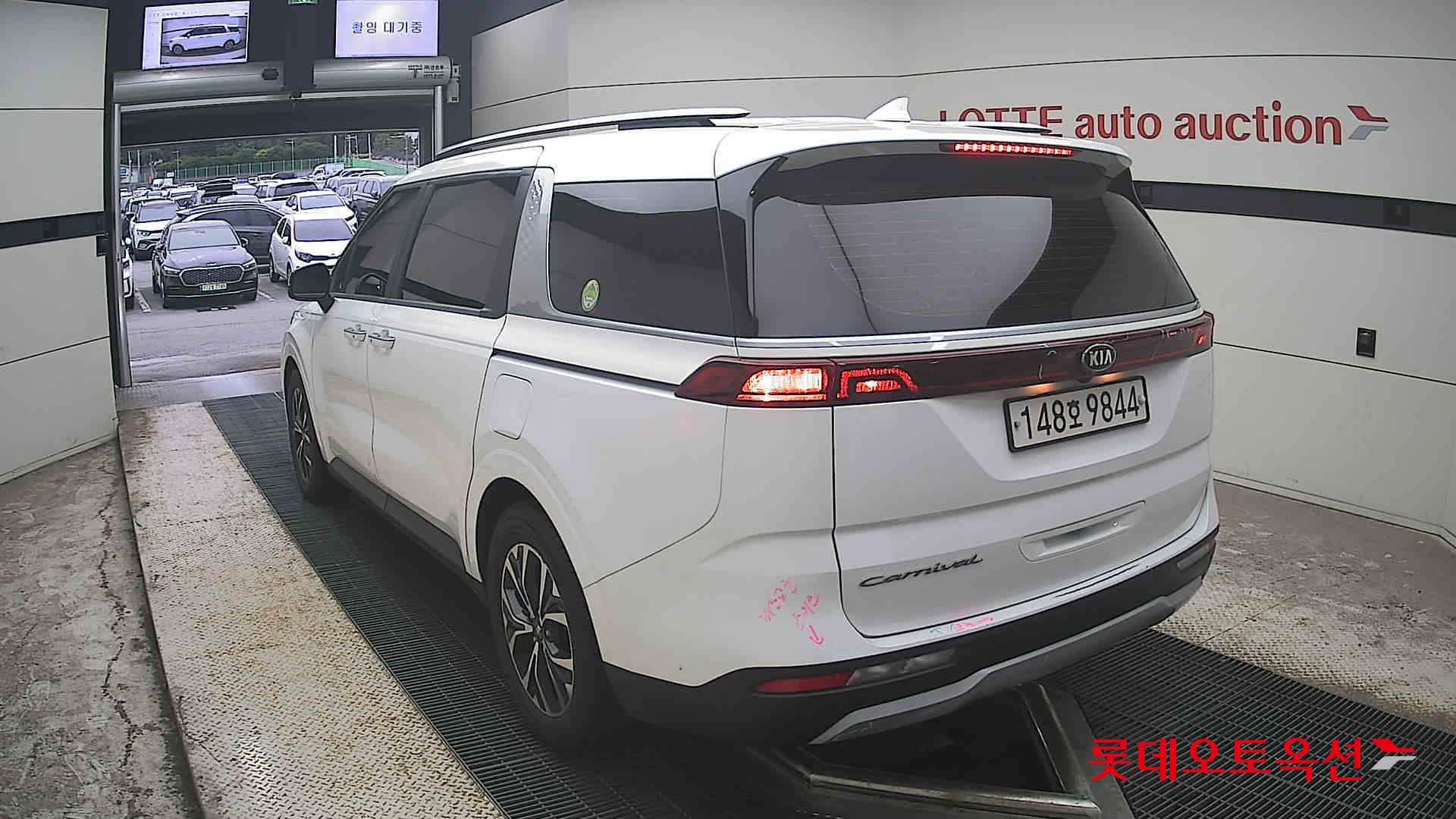 2021 - kia carnival