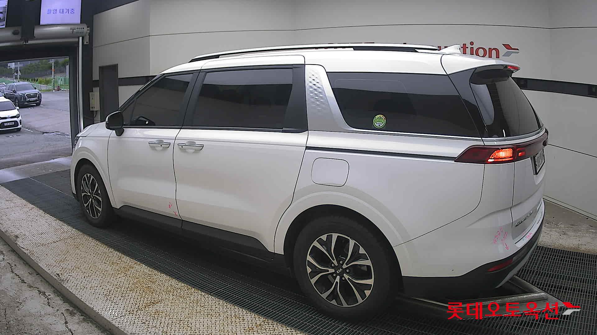 2021 - kia carnival