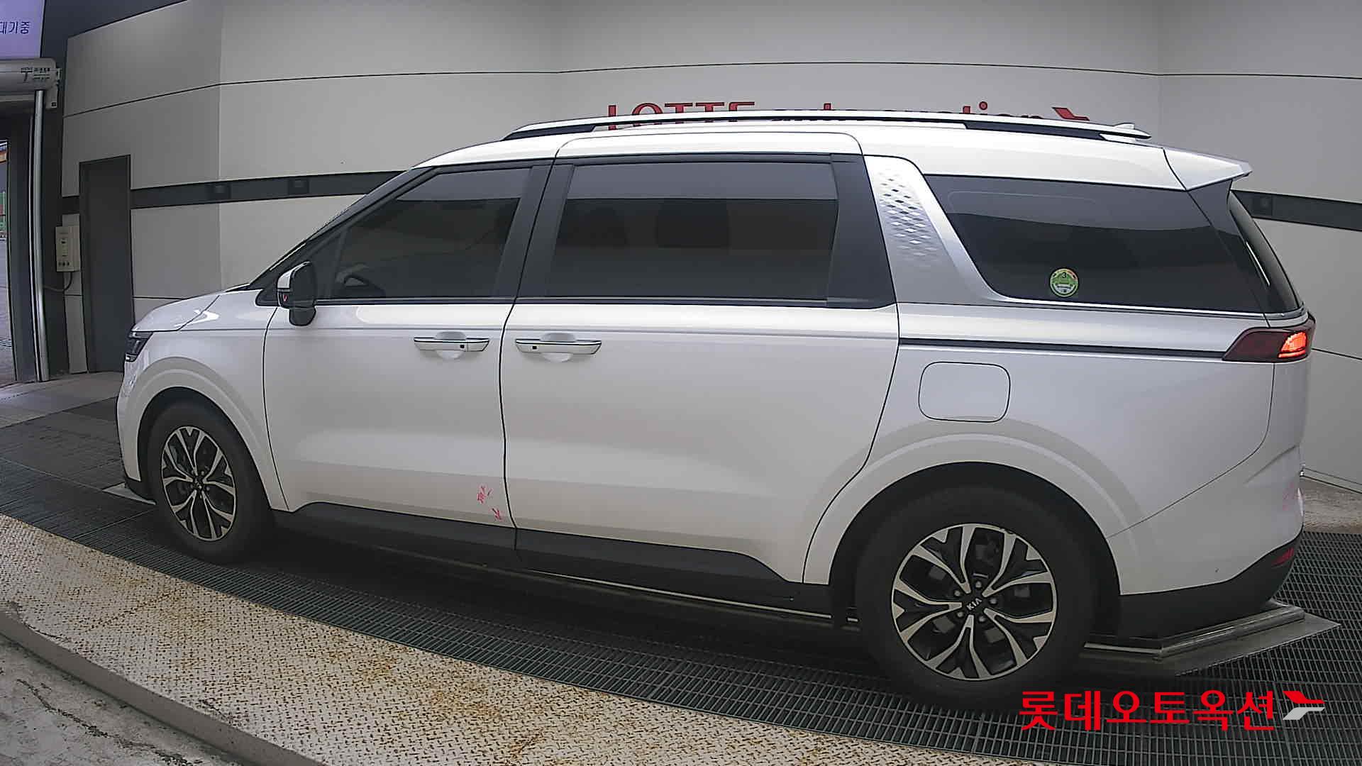 2021 - kia carnival