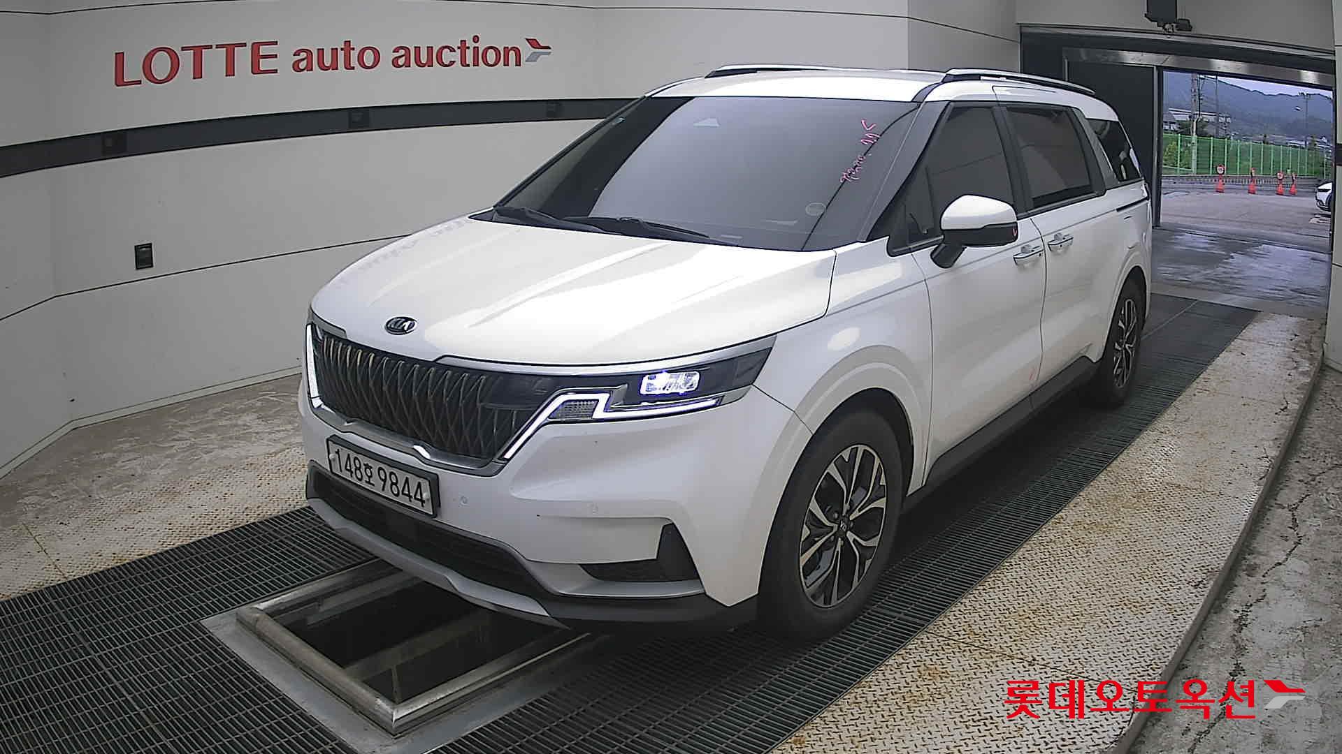 2021 - kia carnival