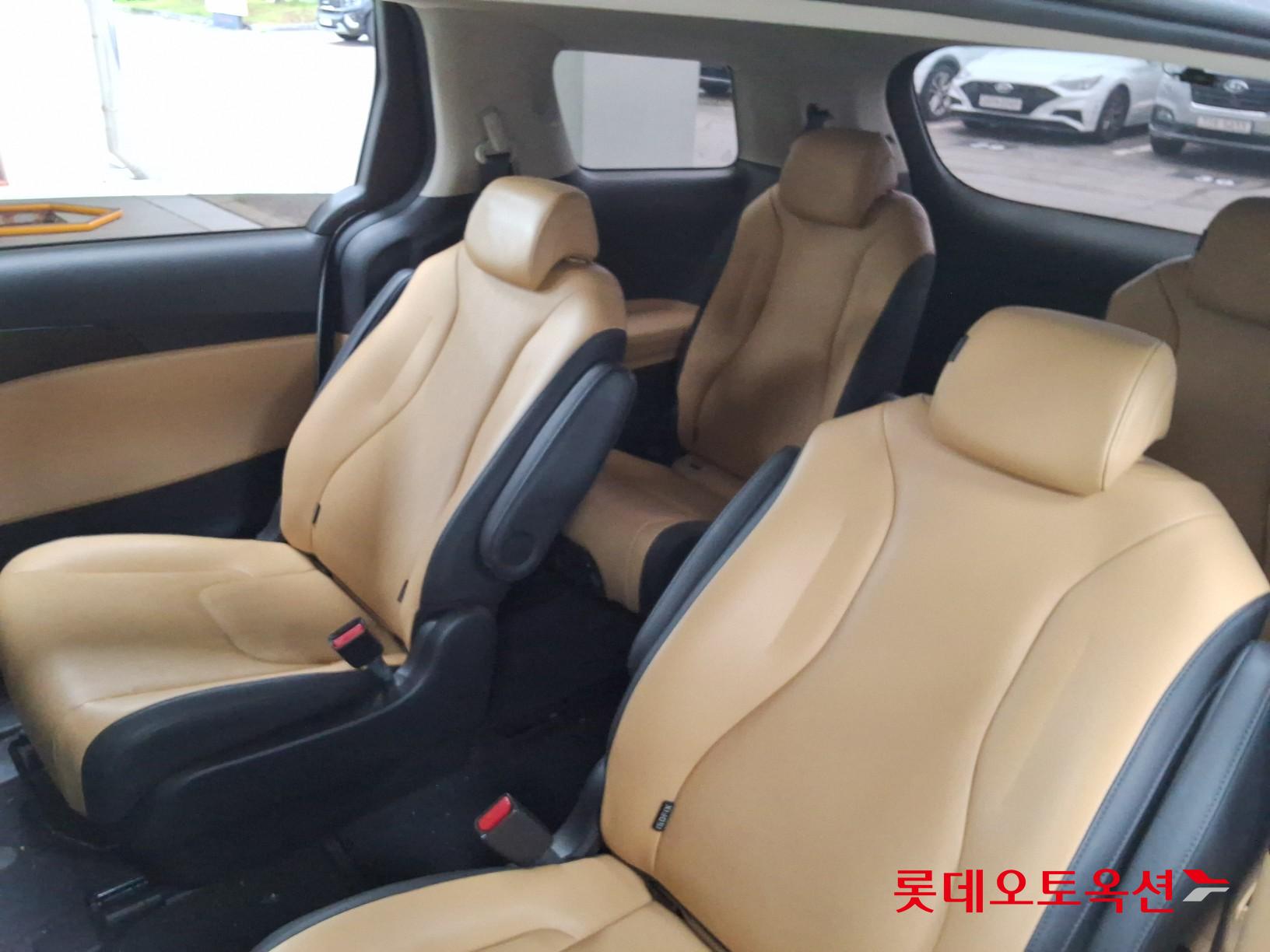 2021 - kia carnival