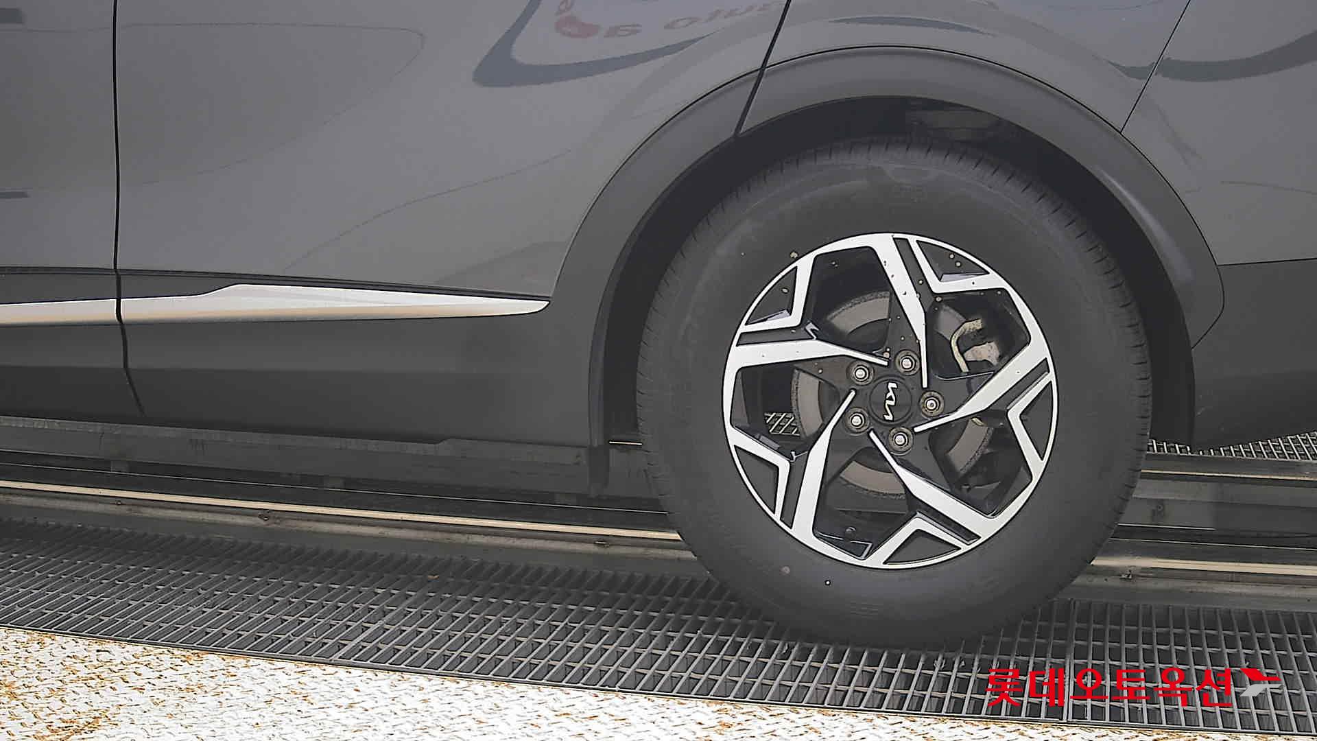 2023 - kia sportage
