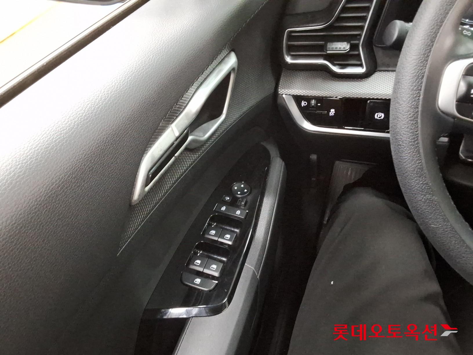 2023 - kia sportage