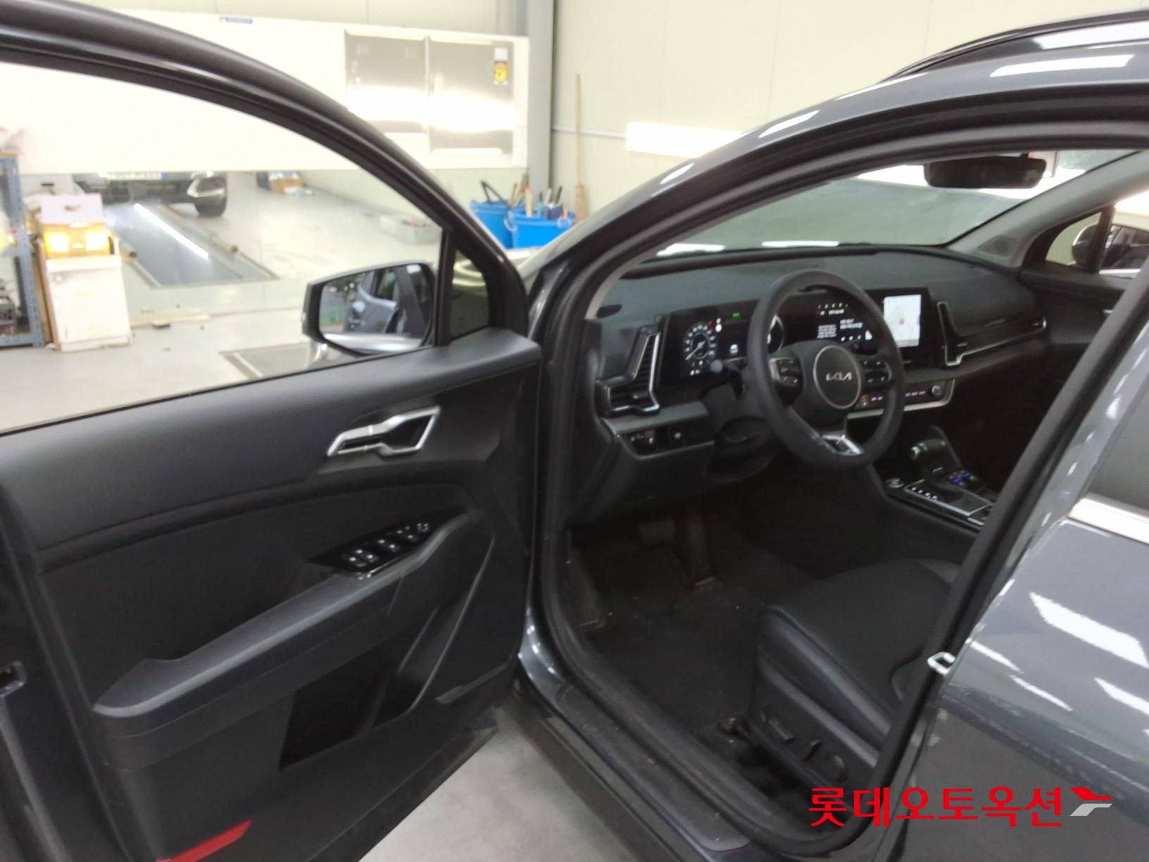 2023 - kia sportage