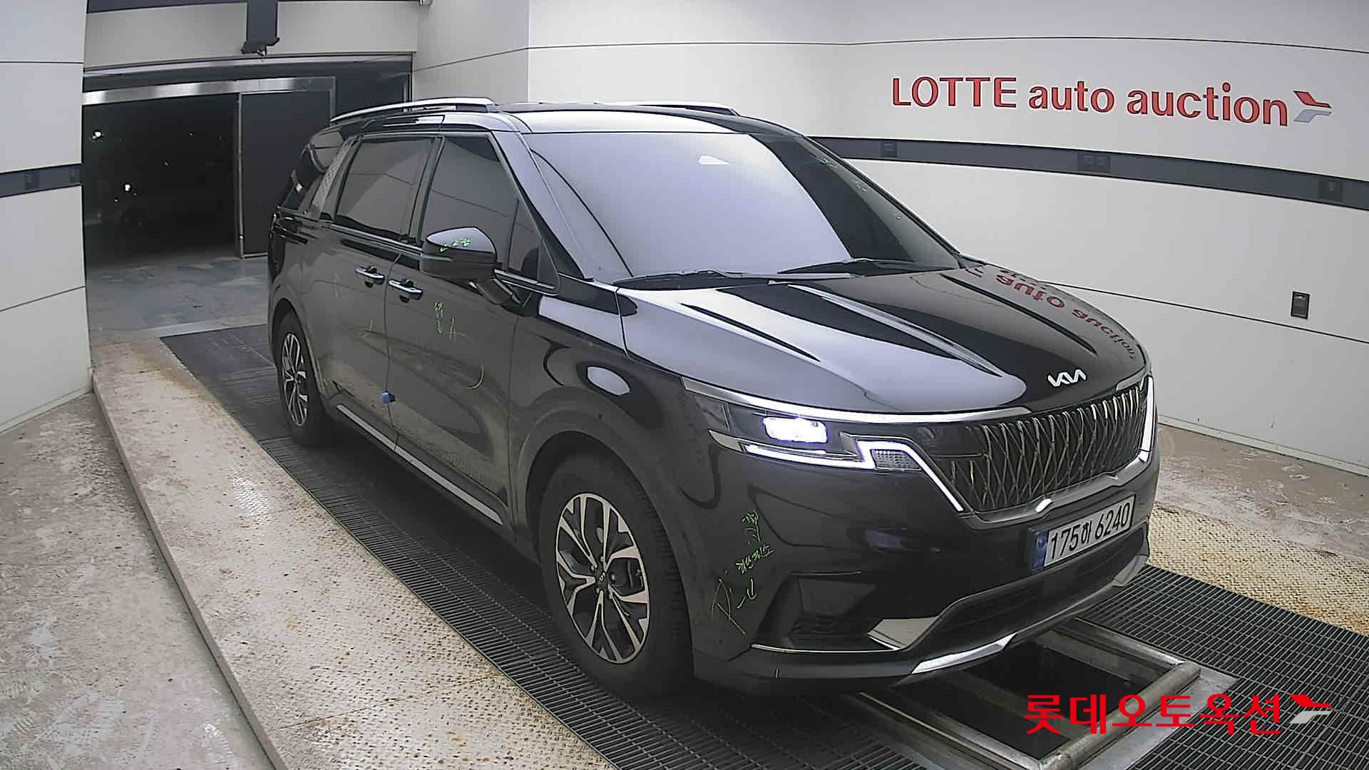 2023 - kia carnival