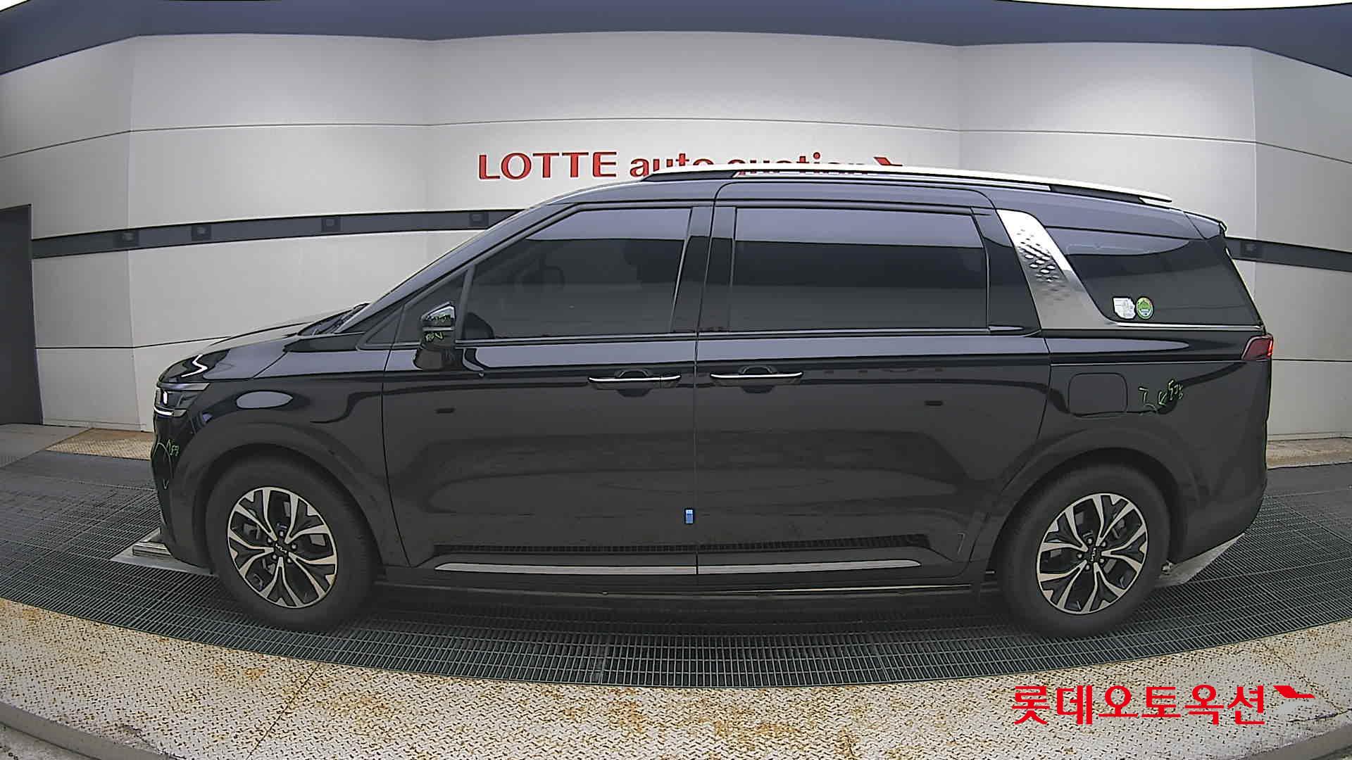 2023 - kia carnival