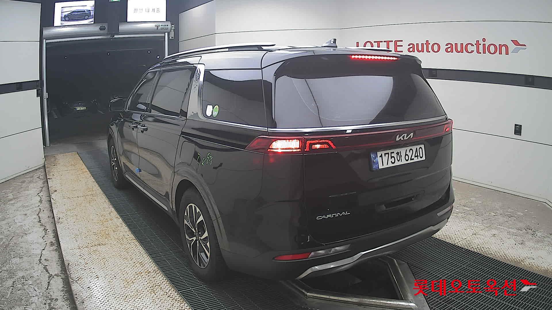 2023 - kia carnival