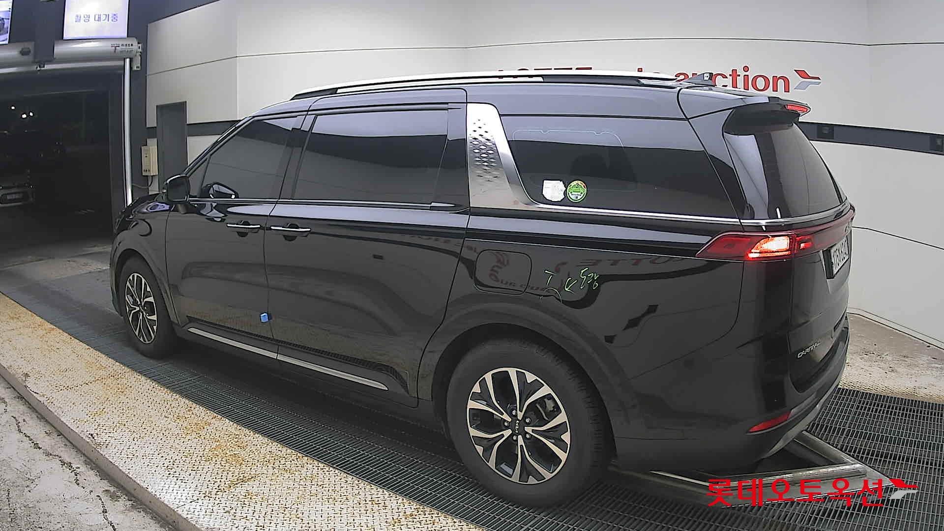 2023 - kia carnival