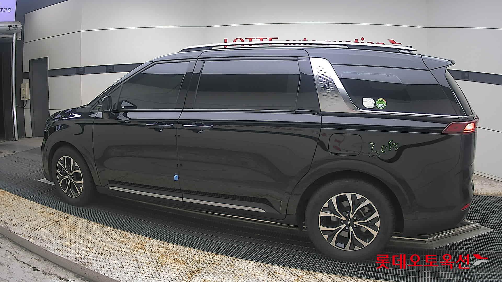 2023 - kia carnival