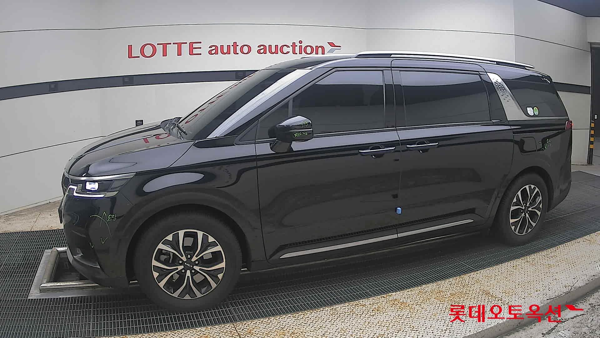 2023 - kia carnival