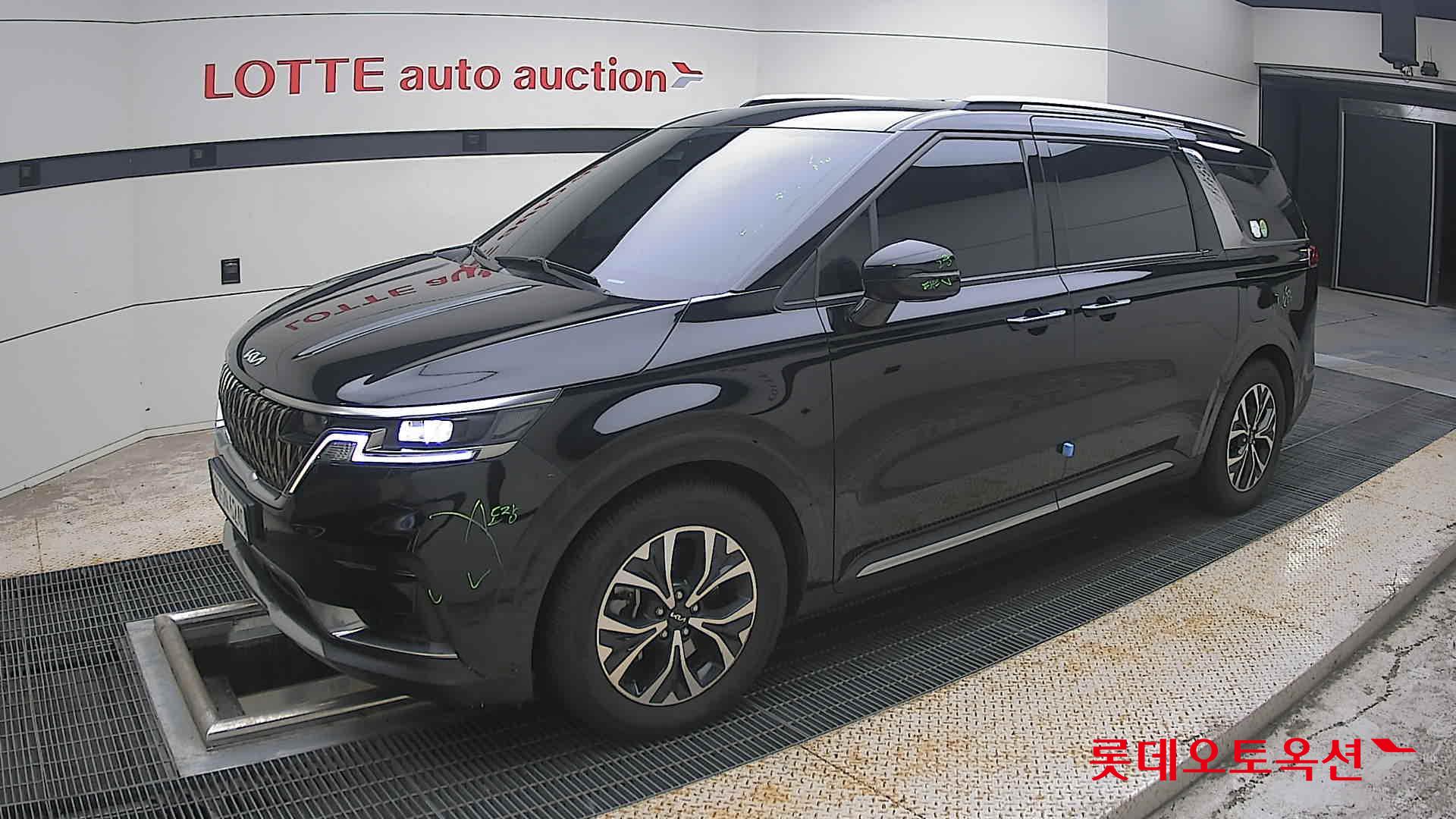 2023 - kia carnival