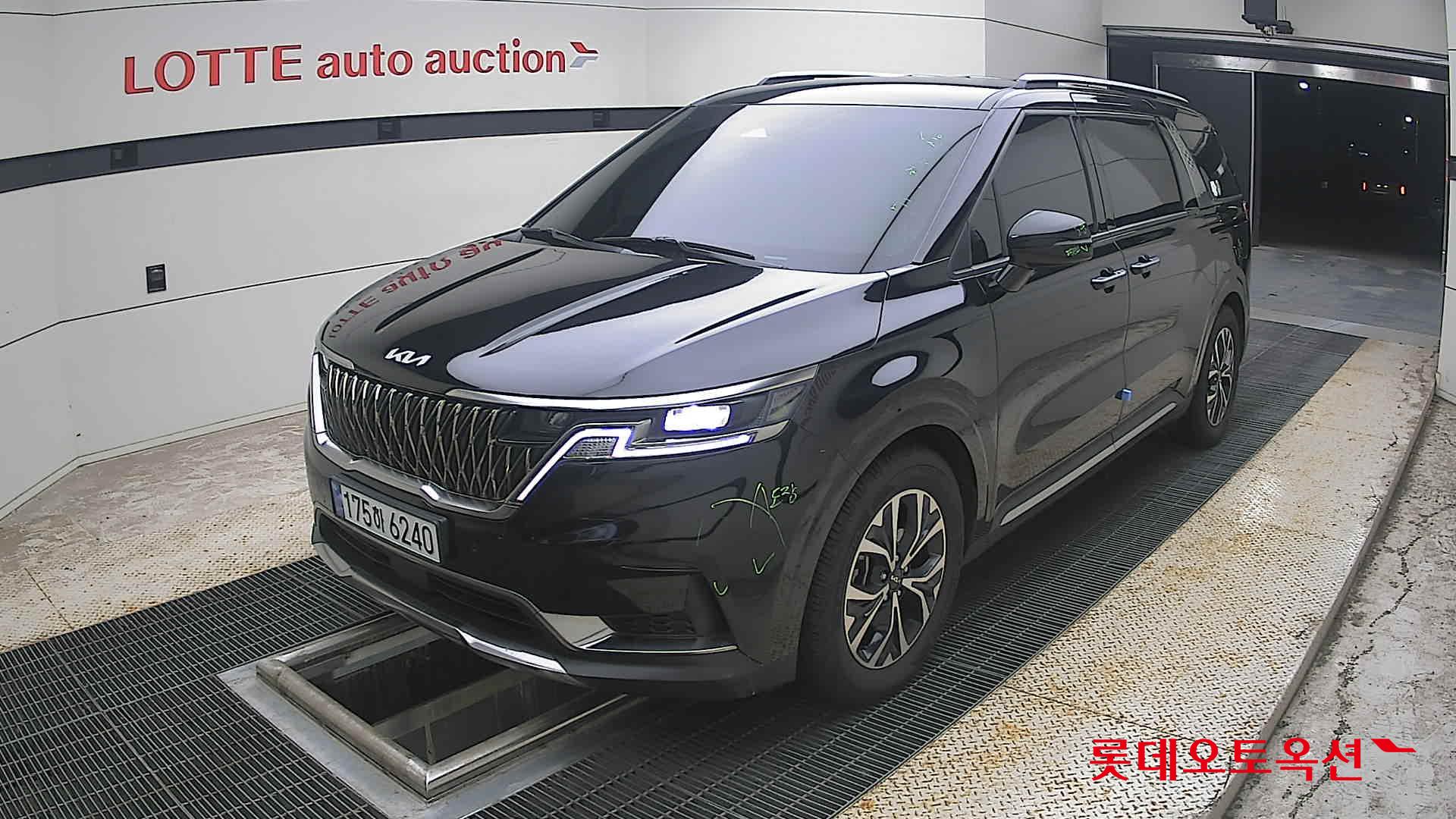 2023 - kia carnival