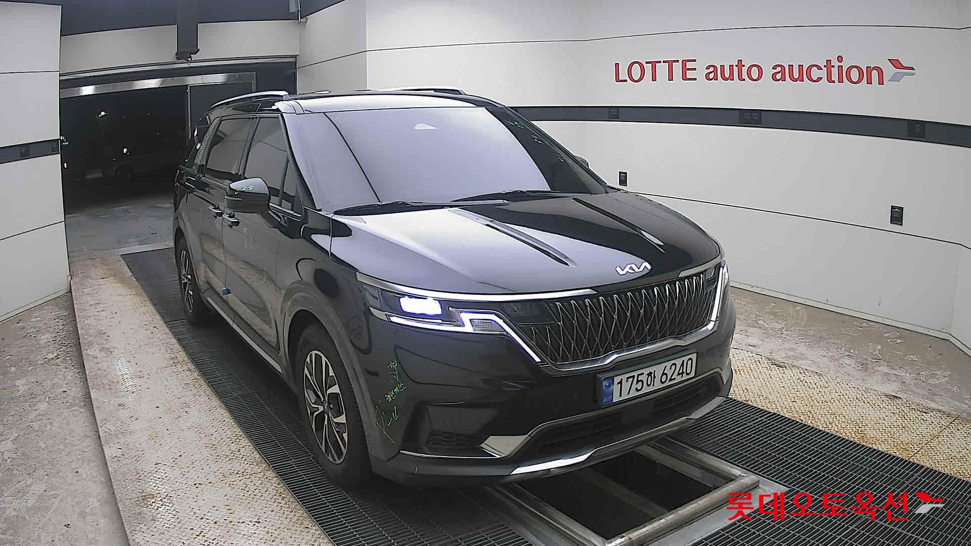 2023 - kia carnival