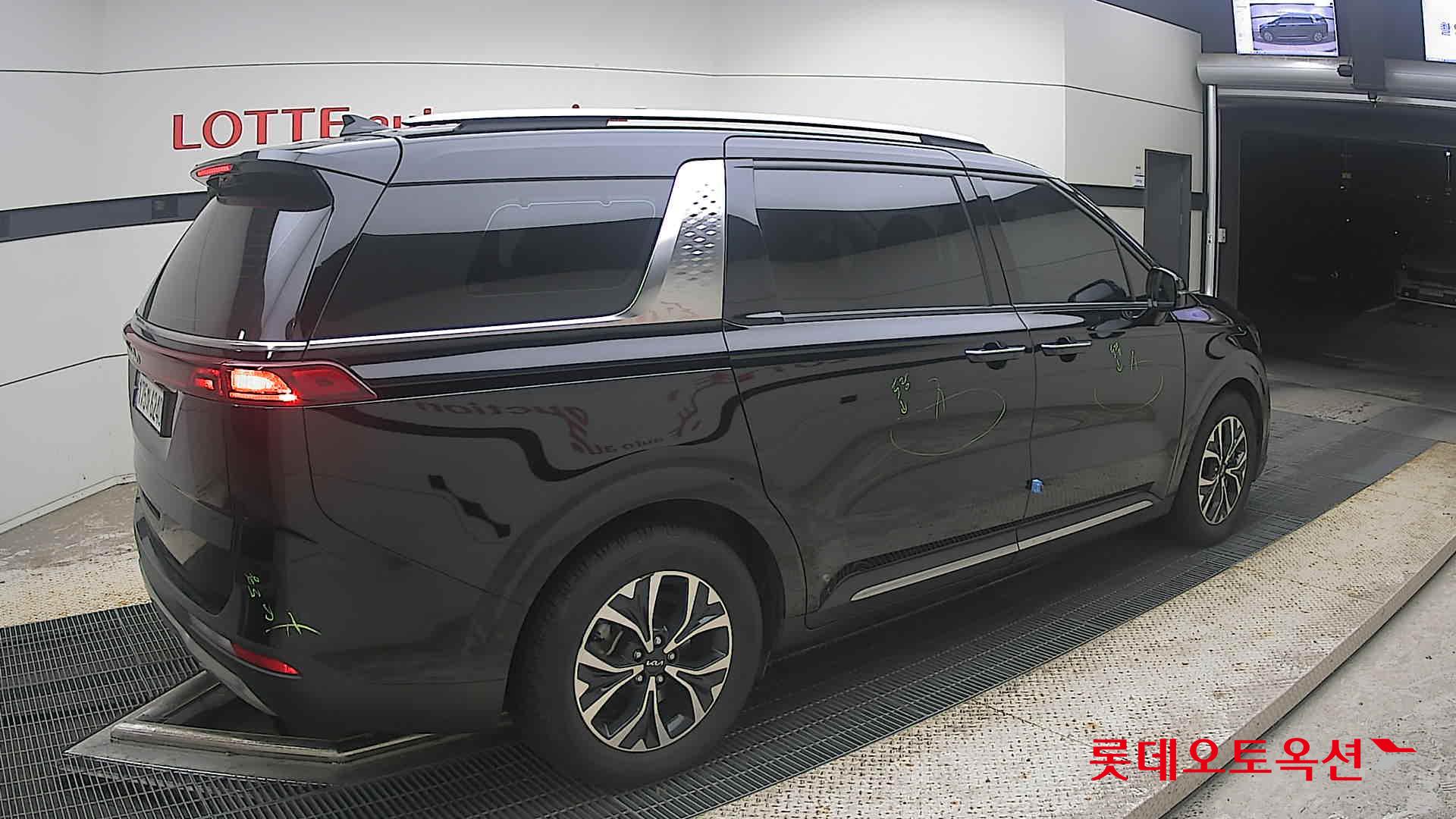 2023 - kia carnival