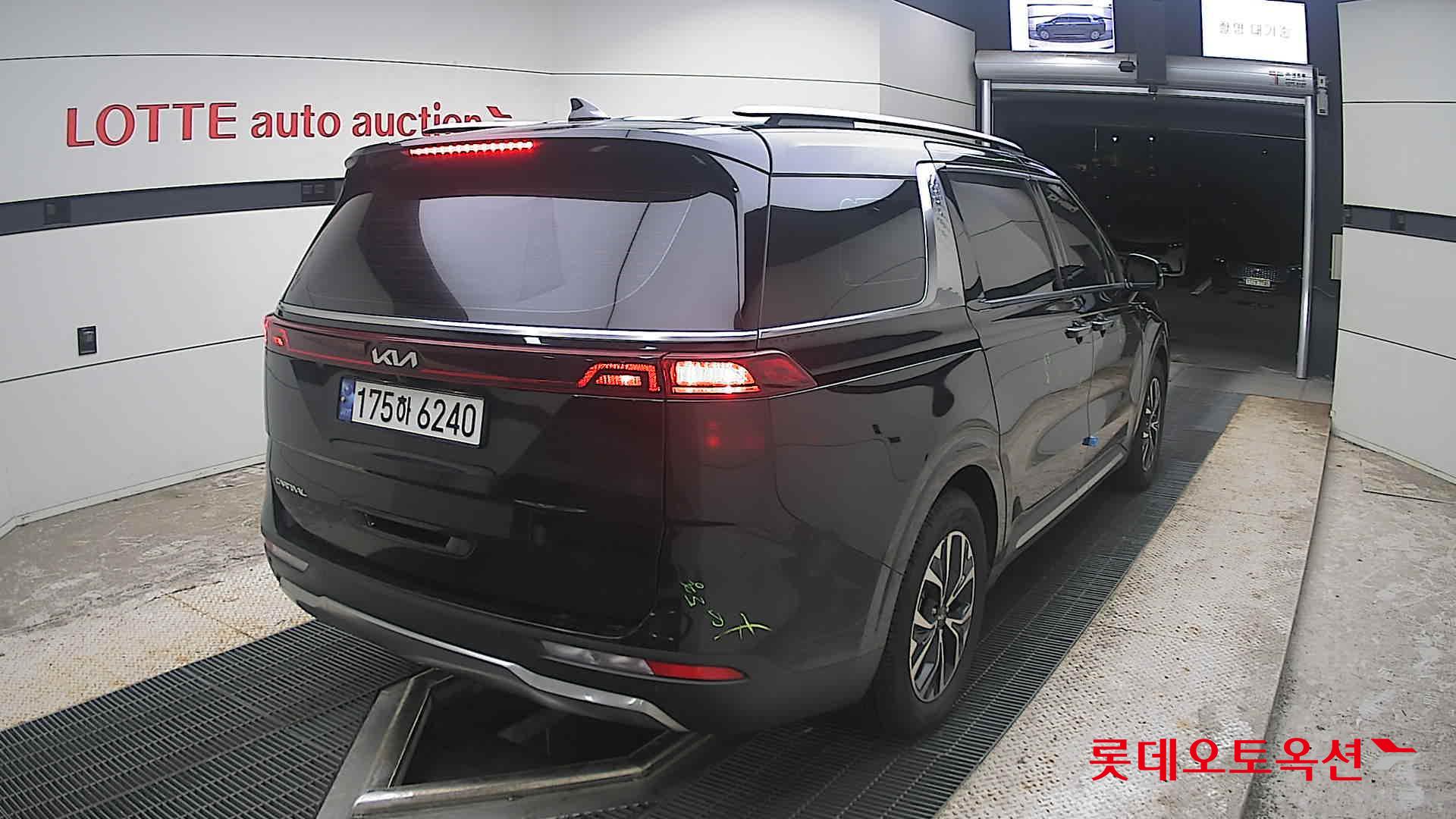 2023 - kia carnival