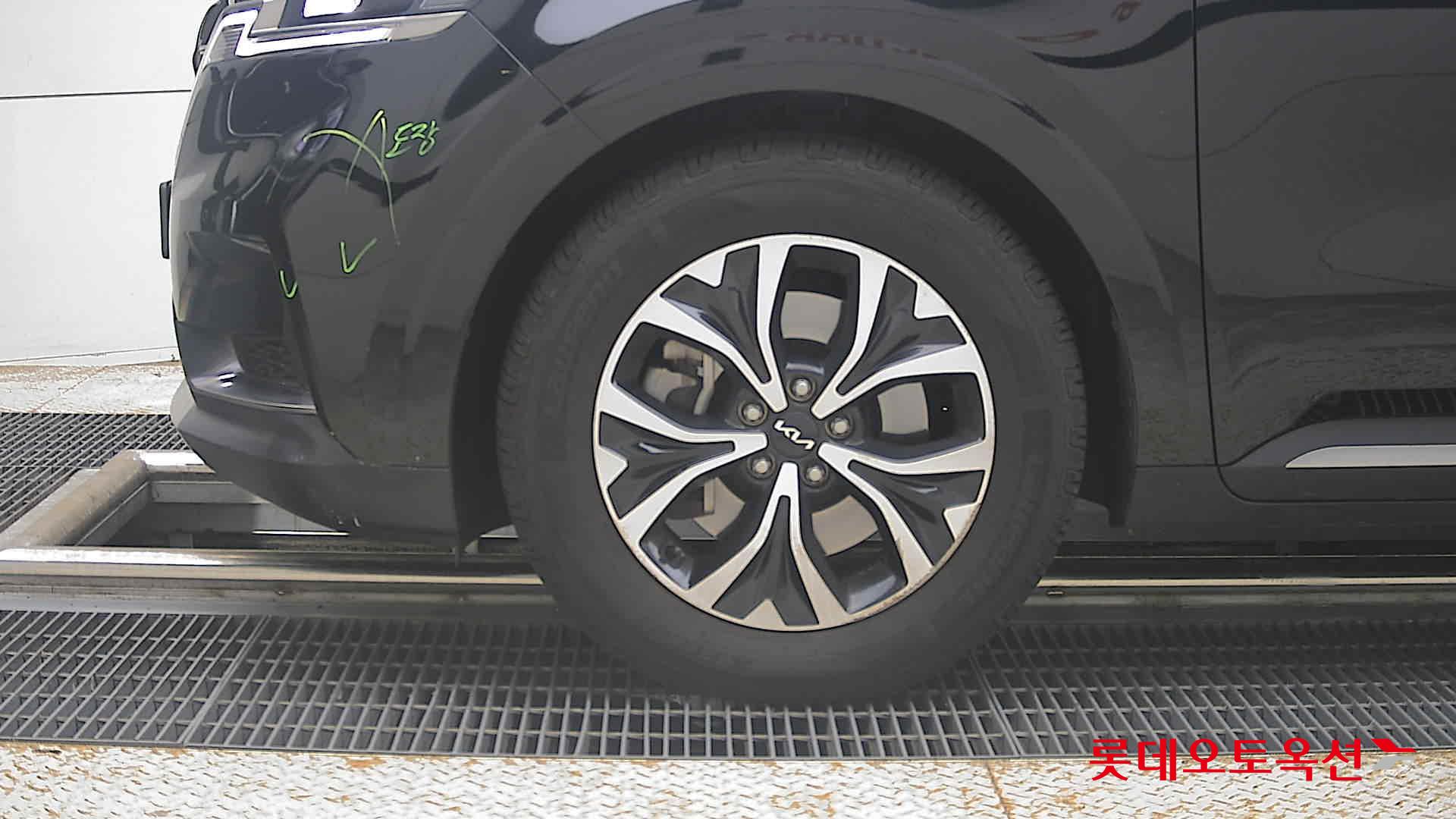 2023 - kia carnival